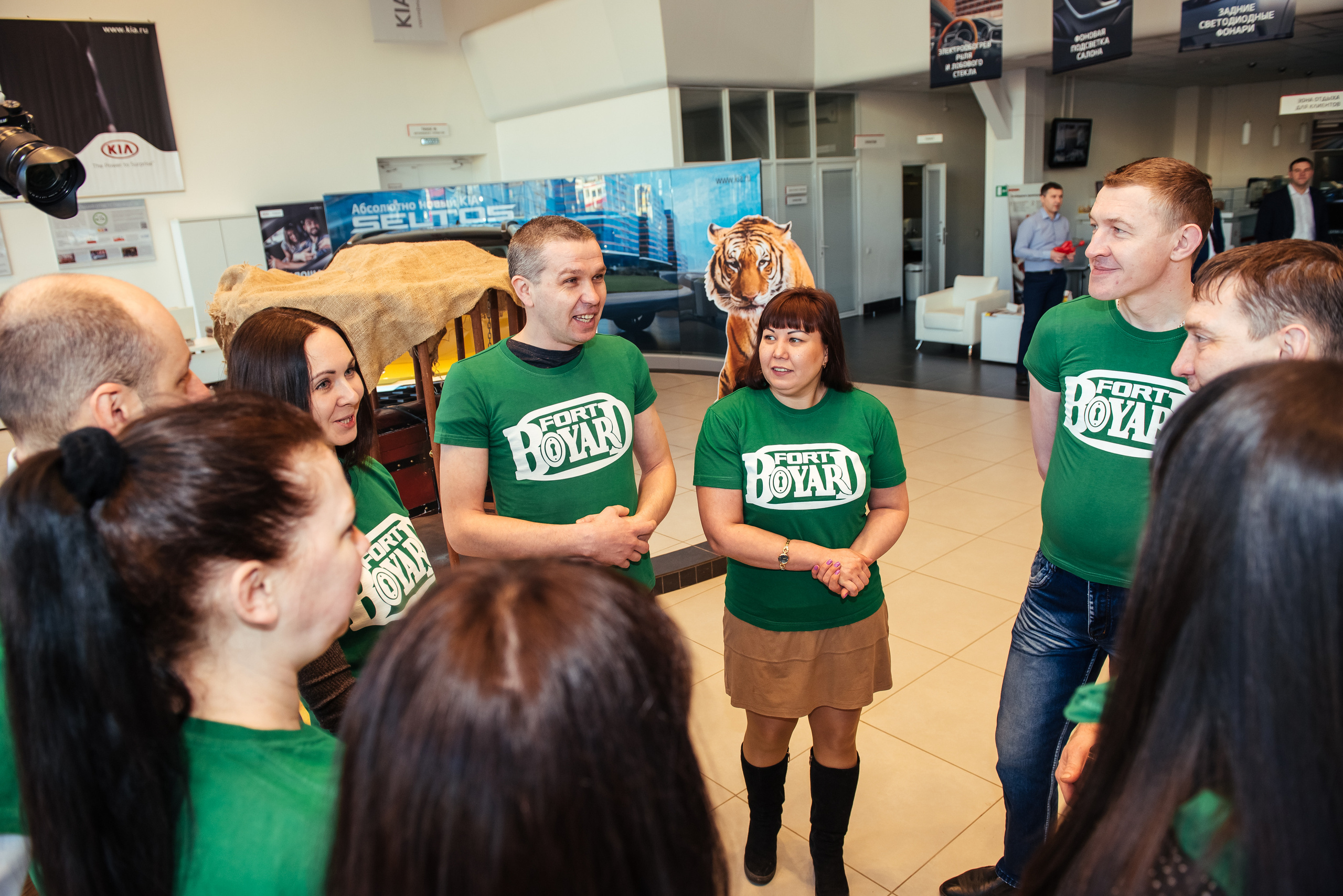 Фотосъемка репортажа с празднования 8 марта в KIA-центре, Челябинск. Свадебный и просто хороший фотограф в Челябинске