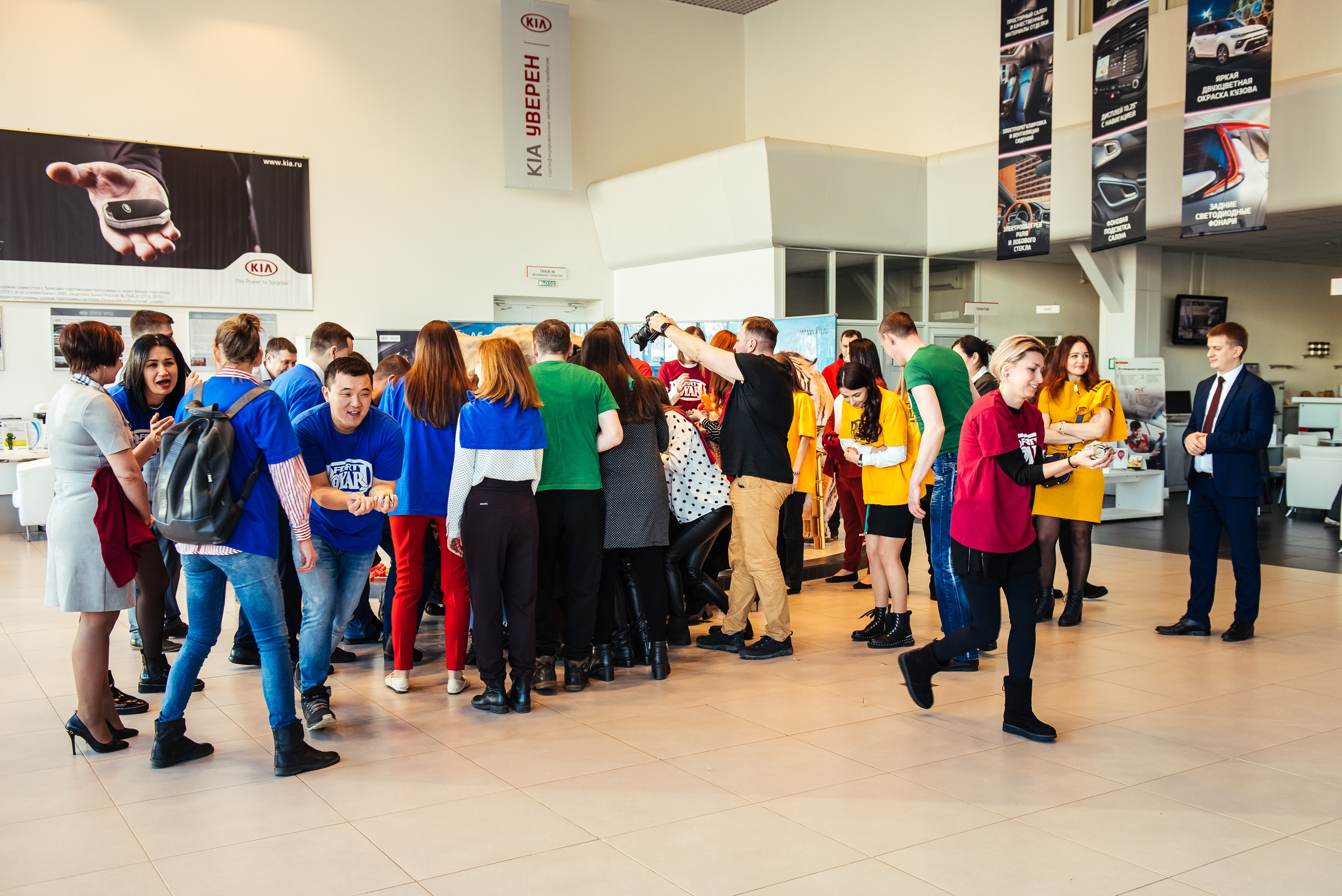 Фотосъемка репортажа с празднования 8 марта в KIA-центре, Челябинск. Свадебный и просто хороший фотограф в Челябинске