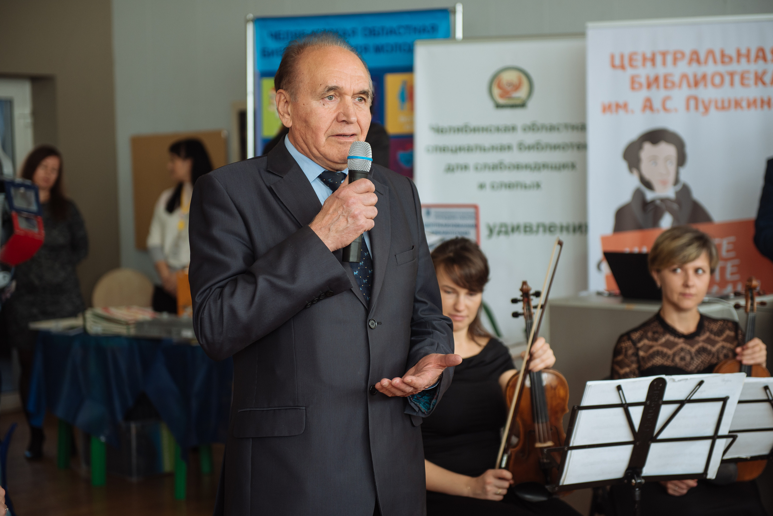 Южноуральская книжная выставка-ярмарка в Союзе Художников, Челябинск. Свадебный и просто хороший фотограф в Челябинске