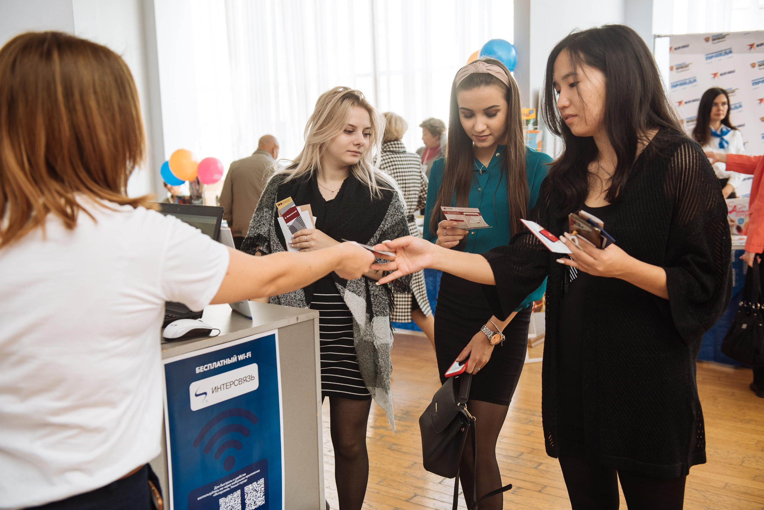 Южноуральская книжная выставка-ярмарка в Союзе Художников, Челябинск. Свадебный и просто хороший фотограф в Челябинске