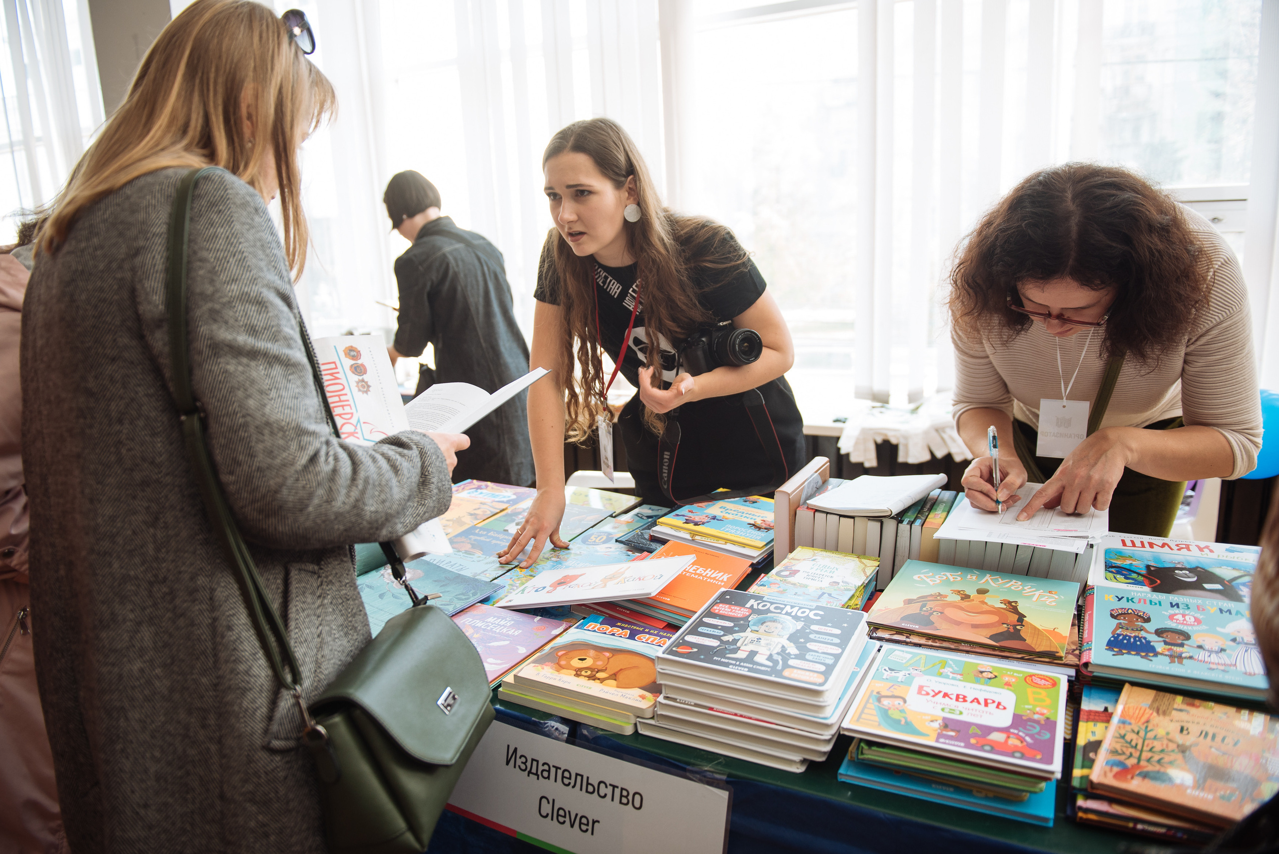 Южноуральская книжная выставка-ярмарка в Союзе Художников, Челябинск. Свадебный и просто хороший фотограф в Челябинске