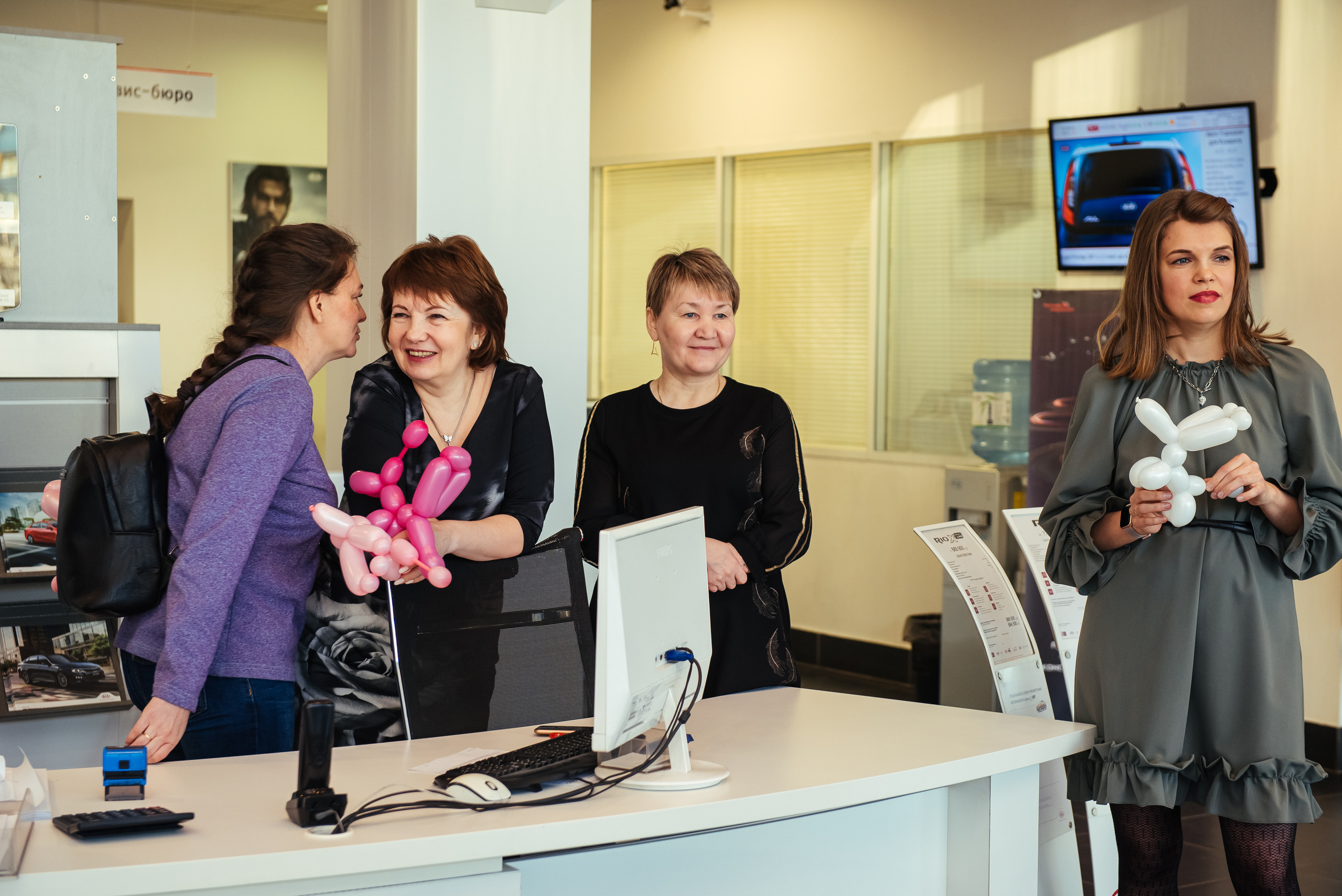 Фотосъемка репортажа с празднования 8 марта в KIA-центре, Челябинск. Свадебный и просто хороший фотограф в Челябинске