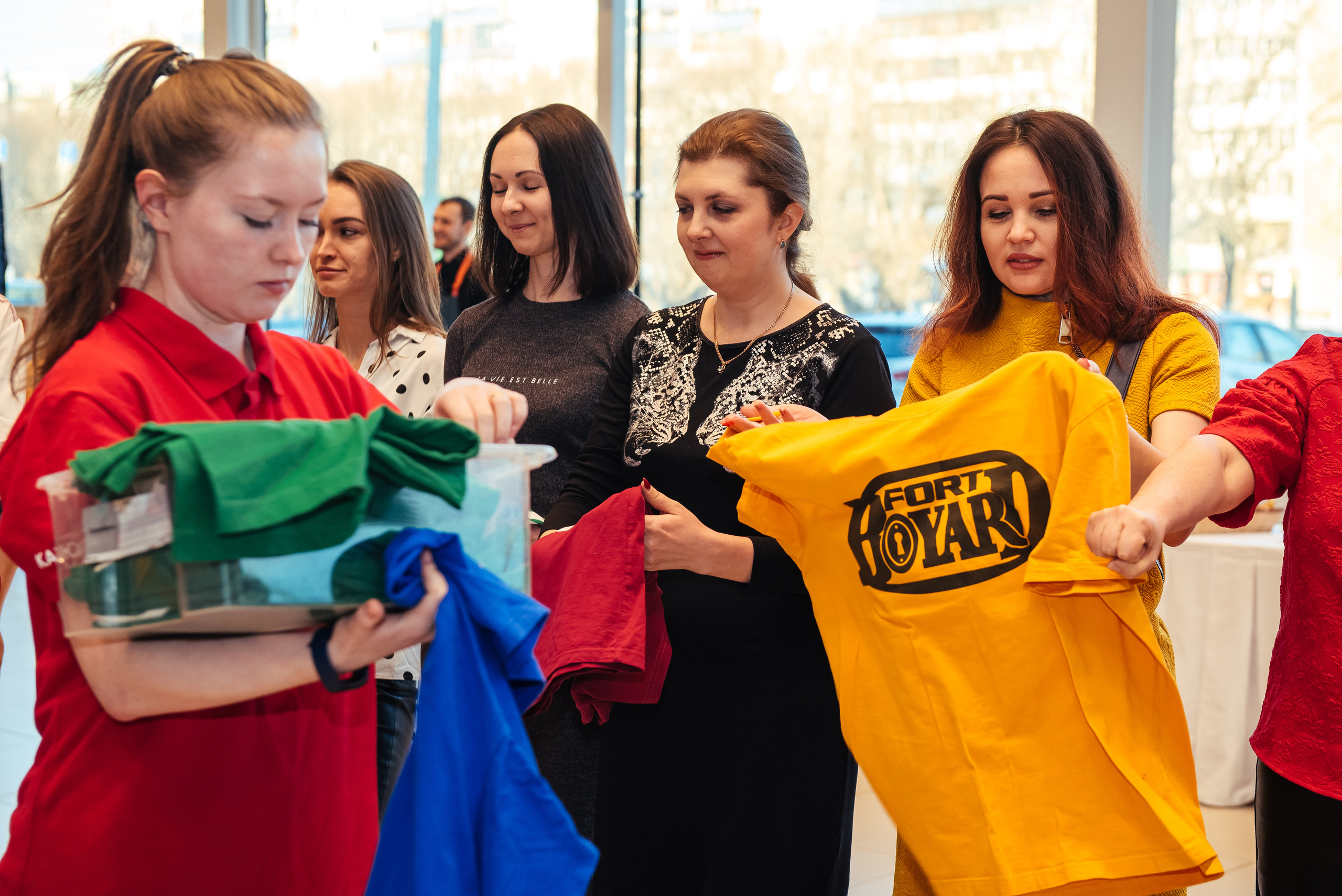 Фотосъемка репортажа с празднования 8 марта в KIA-центре, Челябинск. Свадебный и просто хороший фотограф в Челябинске