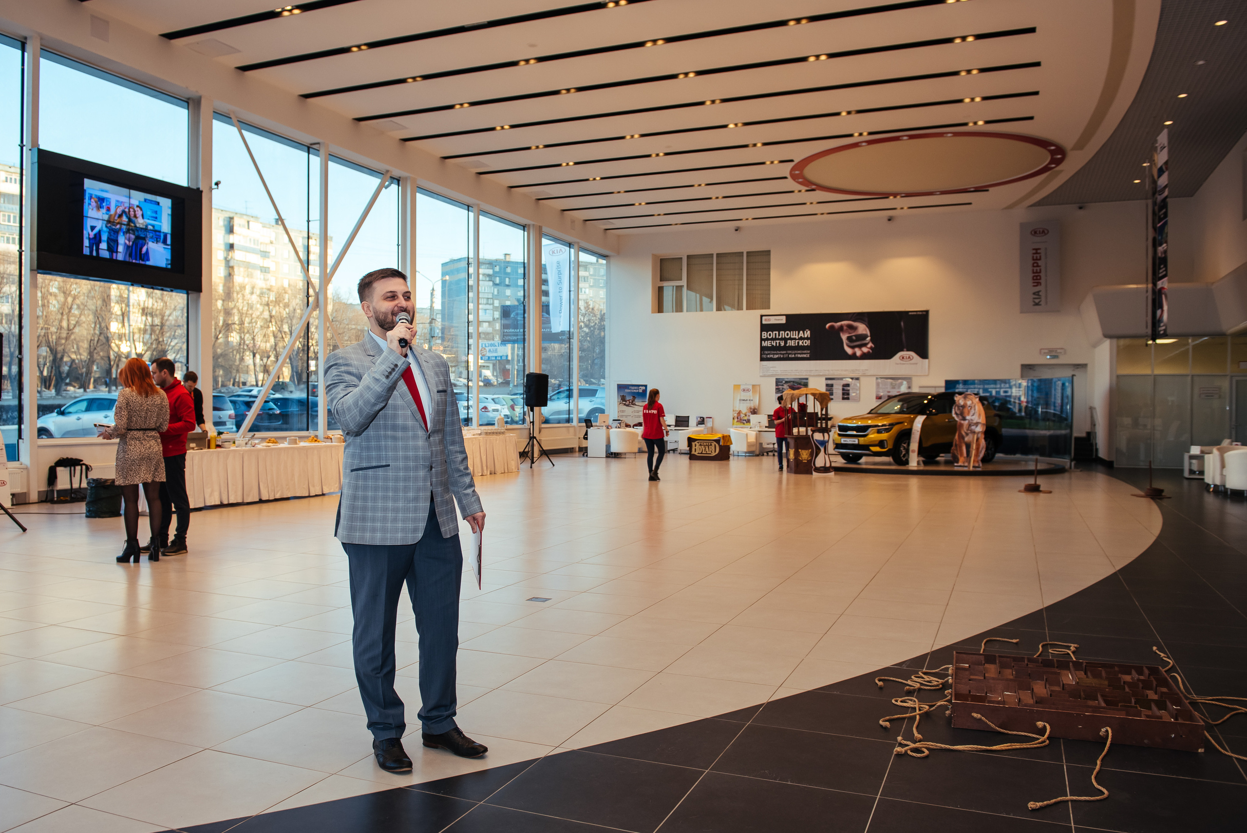 Фотосъемка репортажа с празднования 8 марта в KIA-центре, Челябинск. Свадебный и просто хороший фотограф в Челябинске