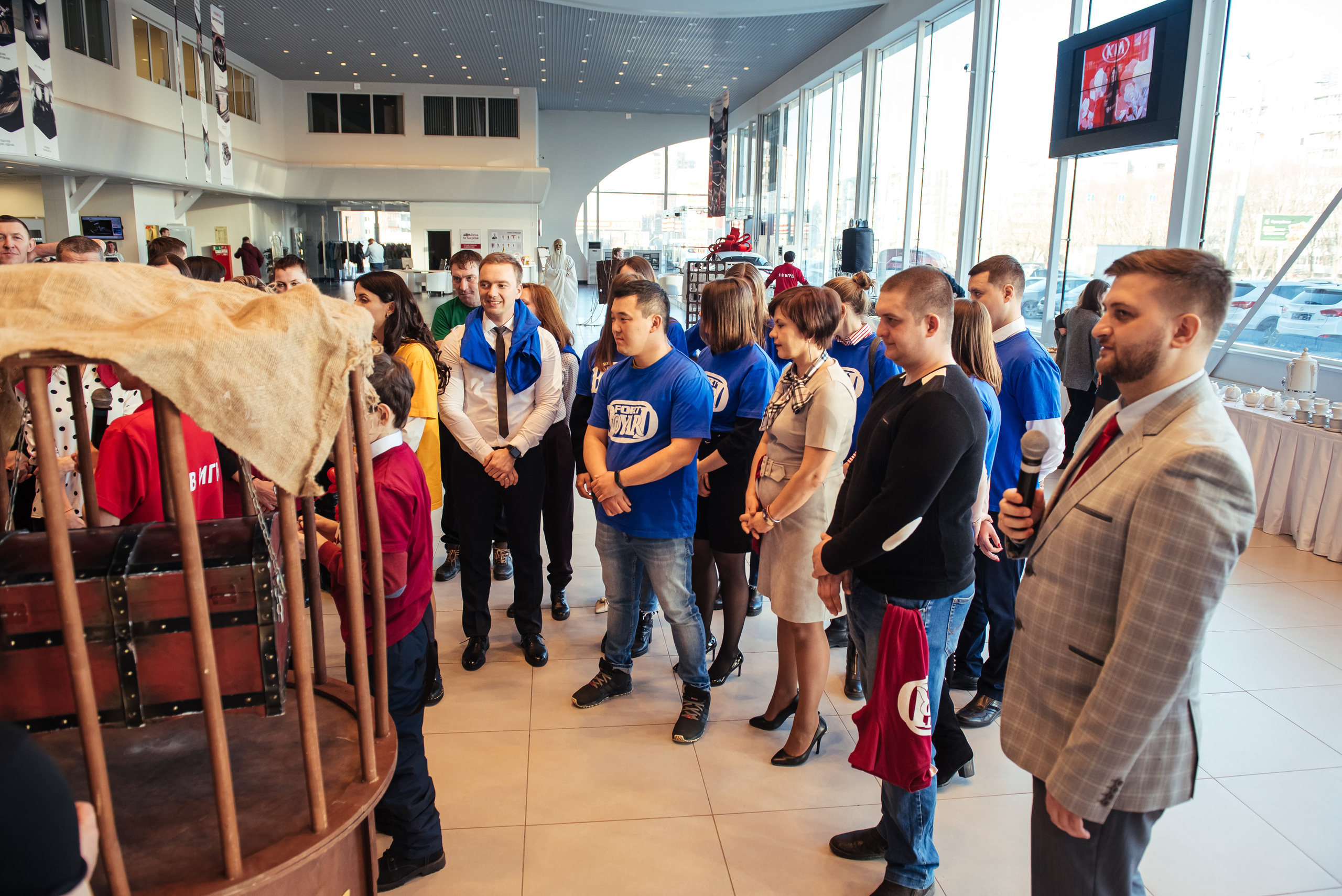 Фотосъемка репортажа с празднования 8 марта в KIA-центре, Челябинск. Свадебный и просто хороший фотограф в Челябинске