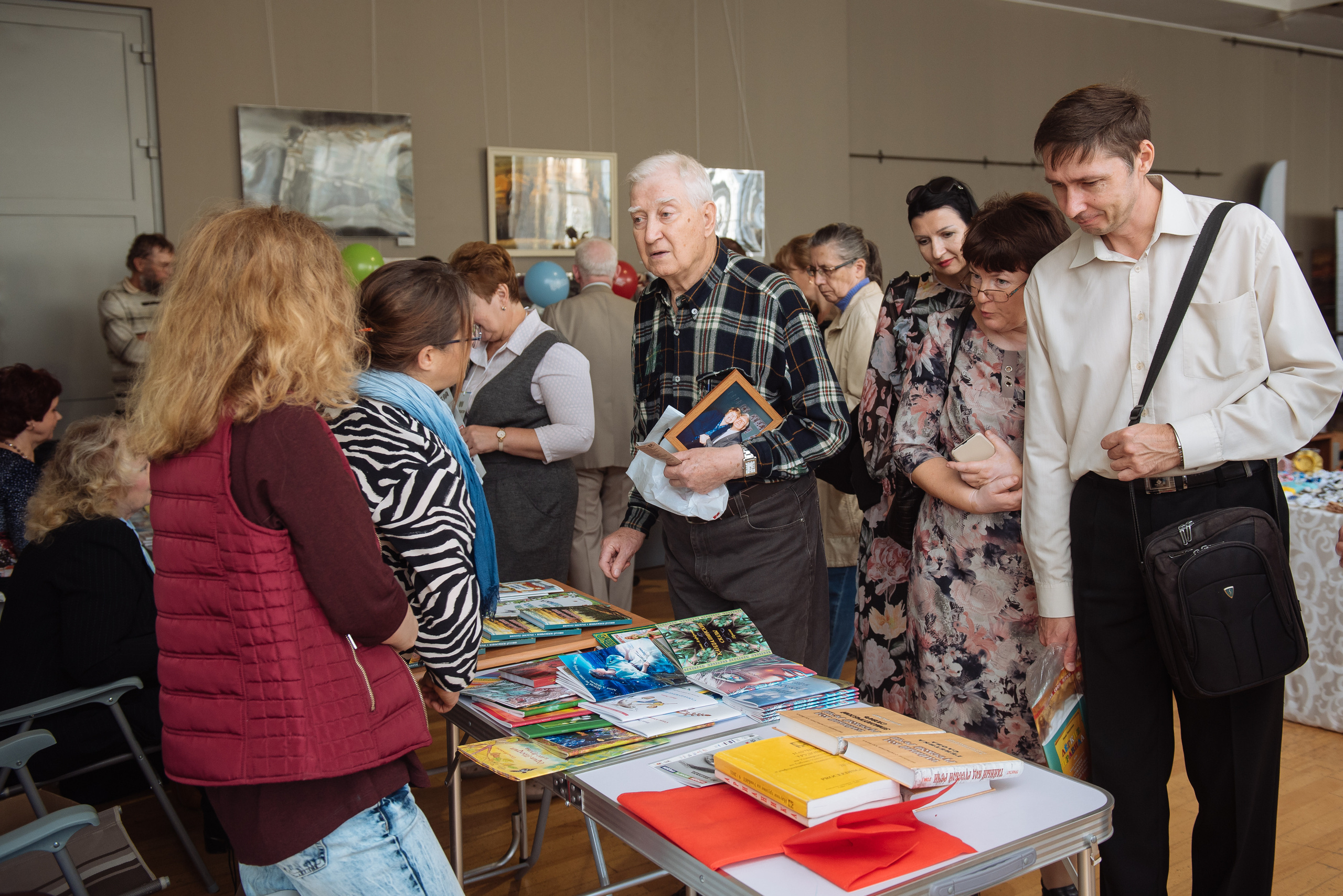 Южноуральская книжная выставка-ярмарка в Союзе Художников, Челябинск. Свадебный и просто хороший фотограф в Челябинске