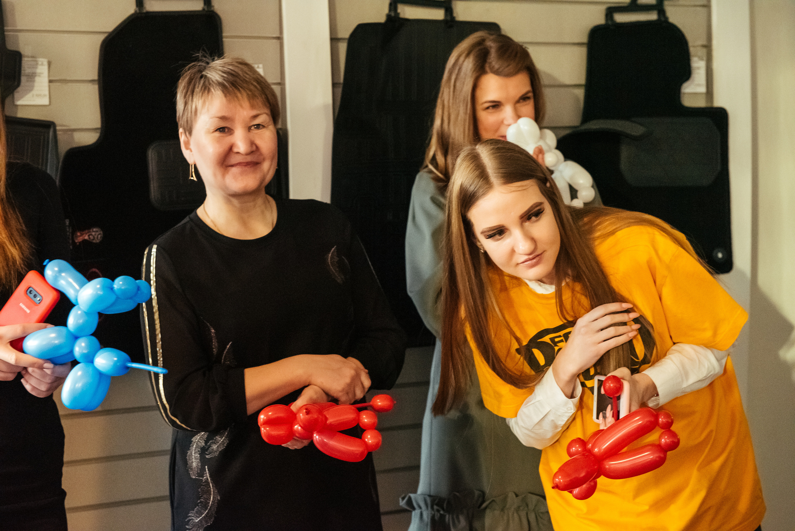 Фотосъемка репортажа с празднования 8 марта в KIA-центре, Челябинск. Свадебный и просто хороший фотограф в Челябинске