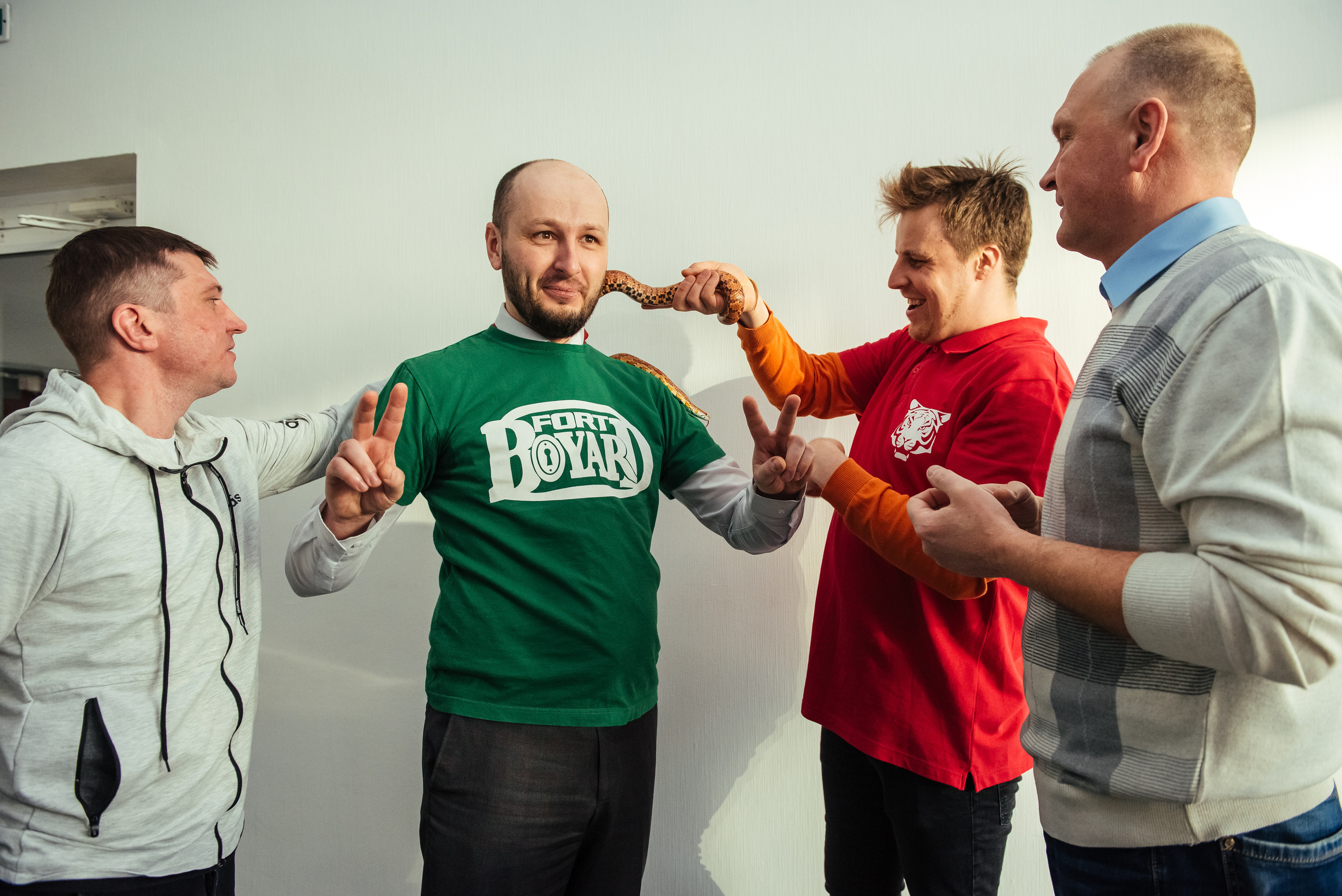 Фотосъемка репортажа с празднования 8 марта в KIA-центре, Челябинск. Свадебный и просто хороший фотограф в Челябинске