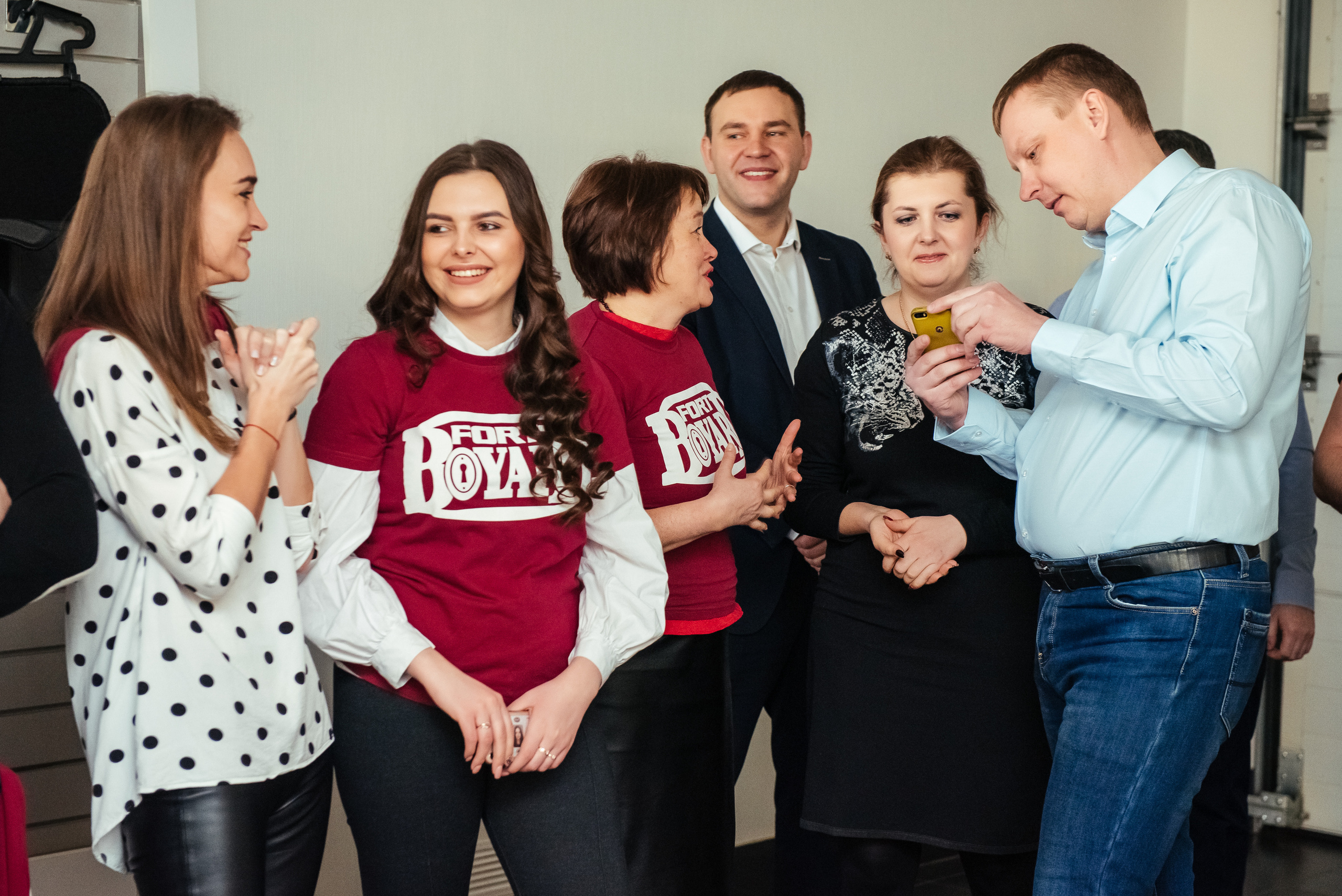 Фотосъемка репортажа с празднования 8 марта в KIA-центре, Челябинск. Свадебный и просто хороший фотограф в Челябинске