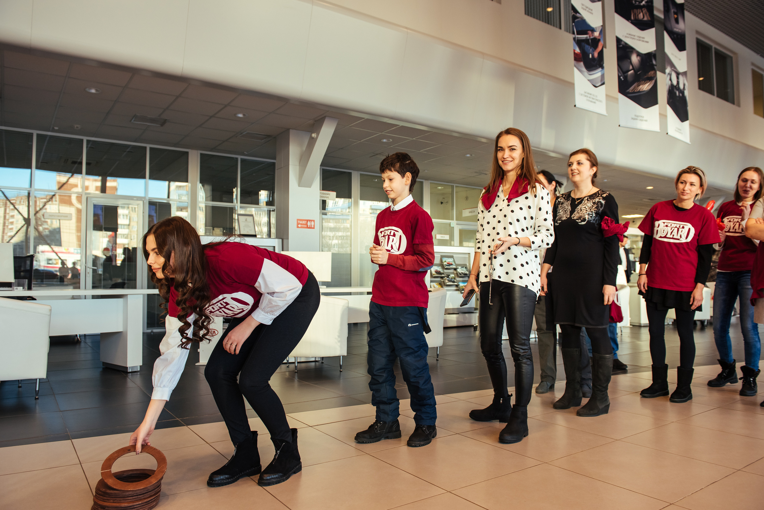 Фотосъемка репортажа с празднования 8 марта в KIA-центре, Челябинск. Свадебный и просто хороший фотограф в Челябинске