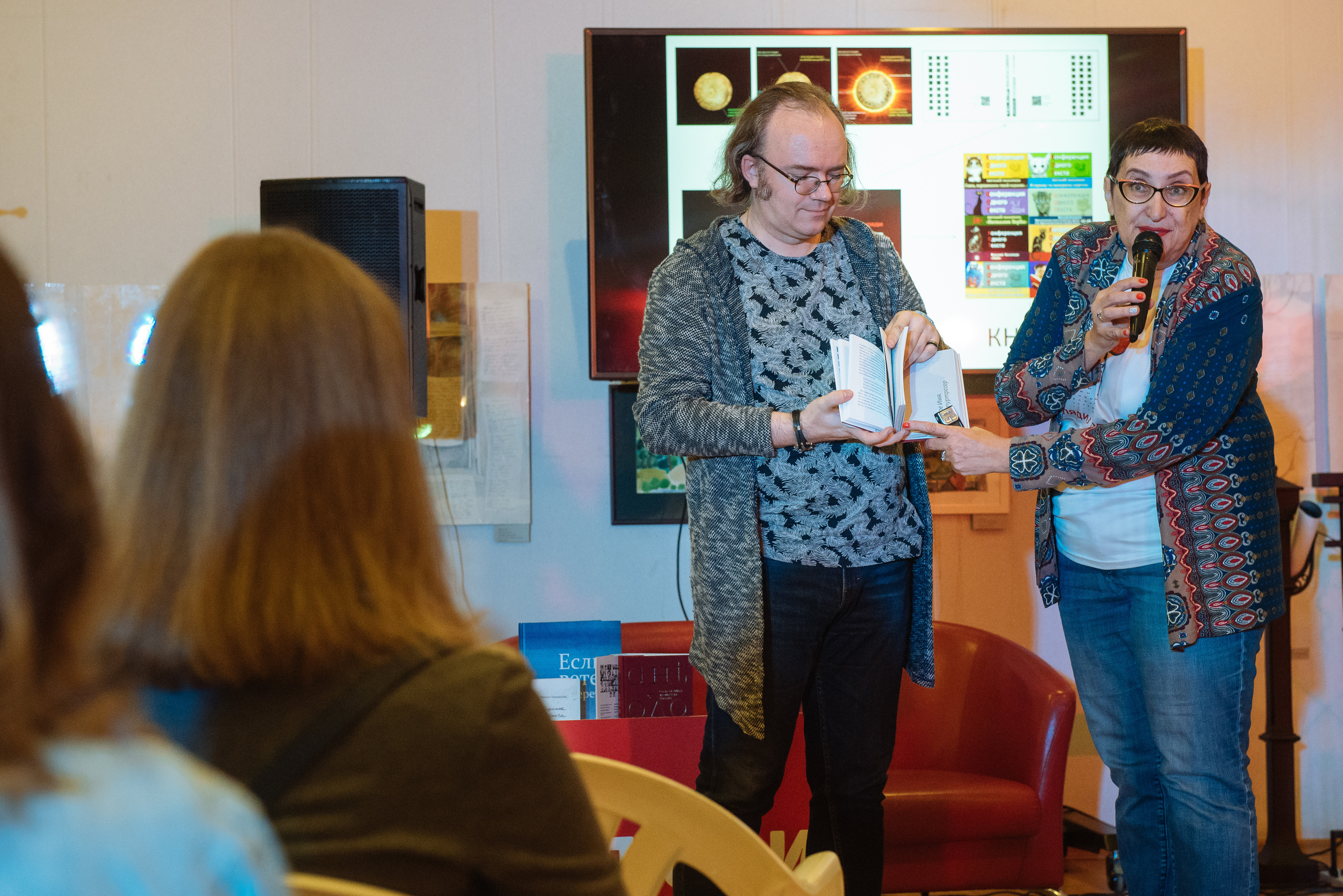 Южноуральская книжная выставка-ярмарка в Союзе Художников, Челябинск. Свадебный и просто хороший фотограф в Челябинске