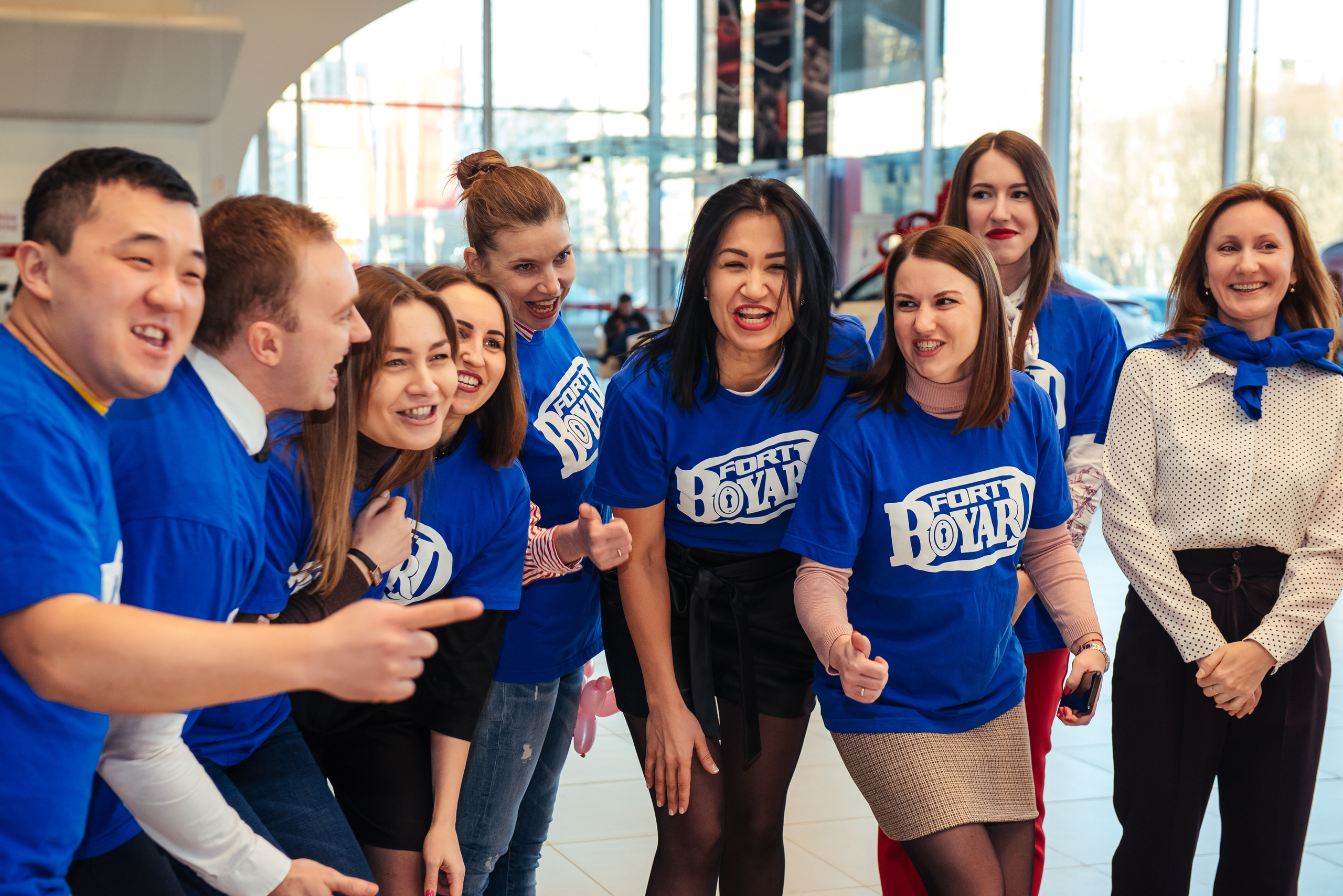 Фотосъемка репортажа с празднования 8 марта в KIA-центре, Челябинск. Свадебный и просто хороший фотограф в Челябинске