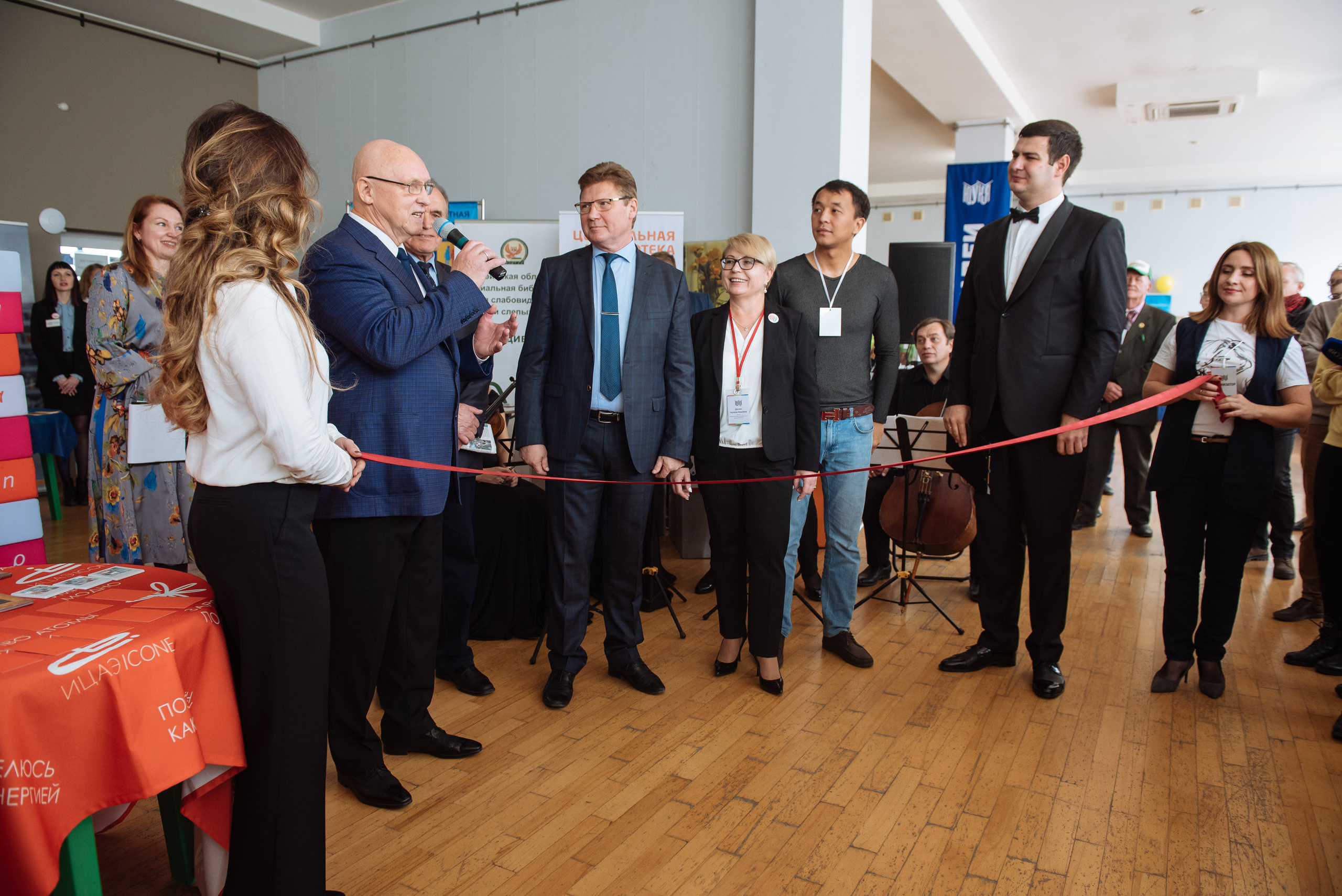 Южноуральская книжная выставка-ярмарка в Союзе Художников, Челябинск. Свадебный и просто хороший фотограф в Челябинске