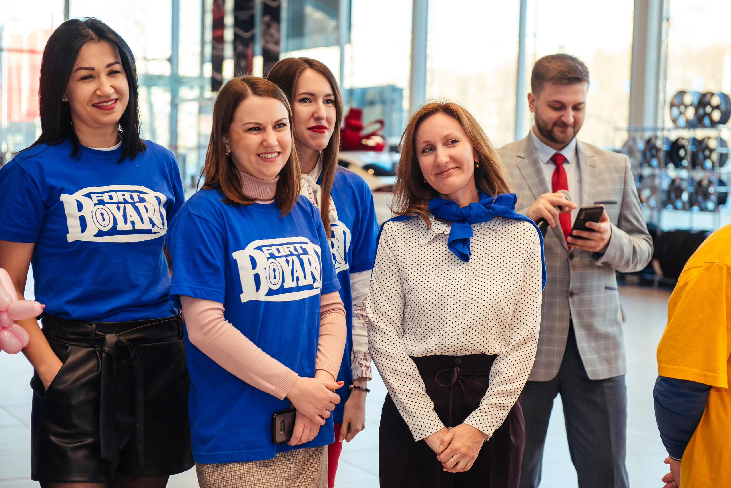 Фотосъемка репортажа с празднования 8 марта в KIA-центре, Челябинск. Свадебный и просто хороший фотограф в Челябинске