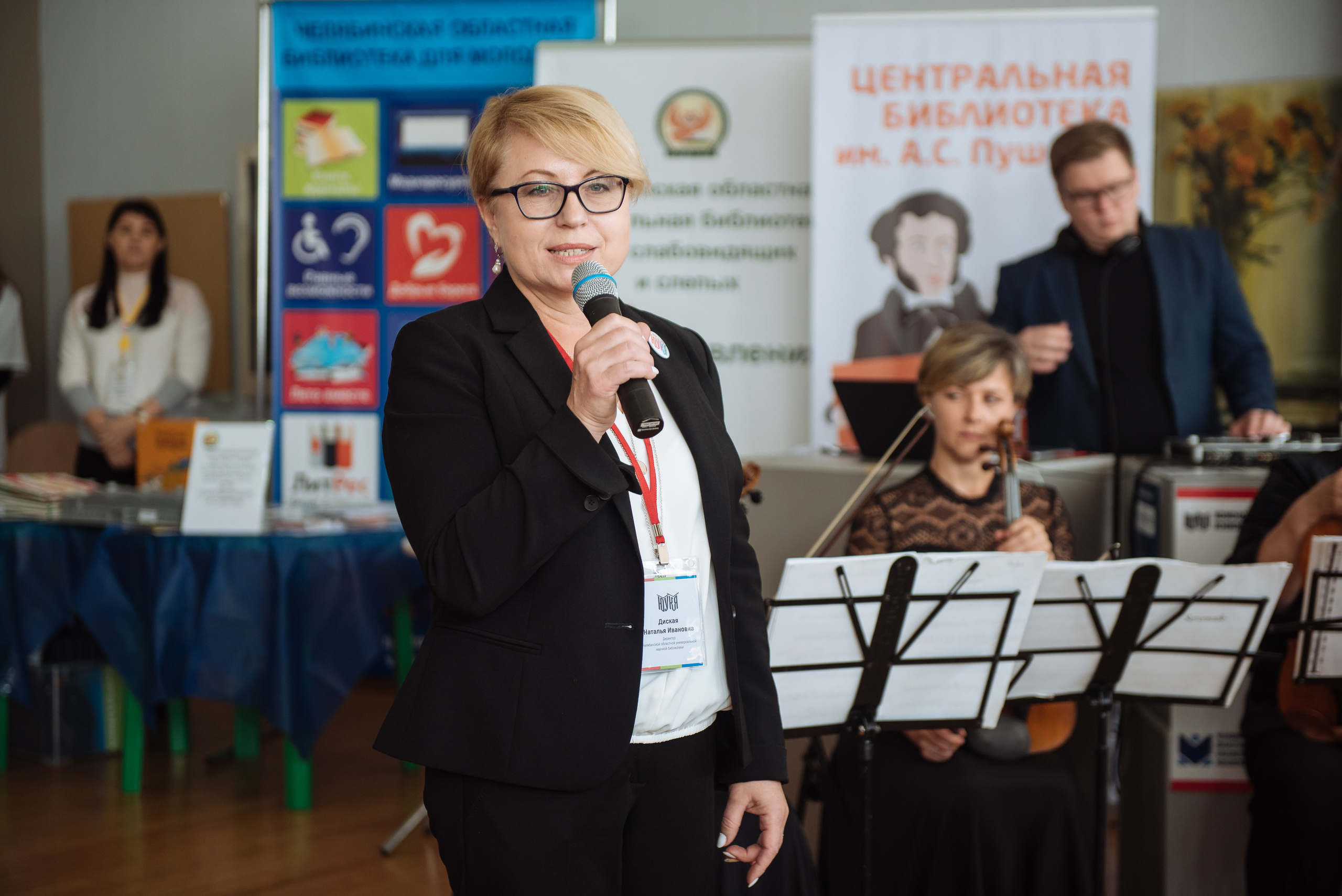 Южноуральская книжная выставка-ярмарка в Союзе Художников, Челябинск. Свадебный и просто хороший фотограф в Челябинске