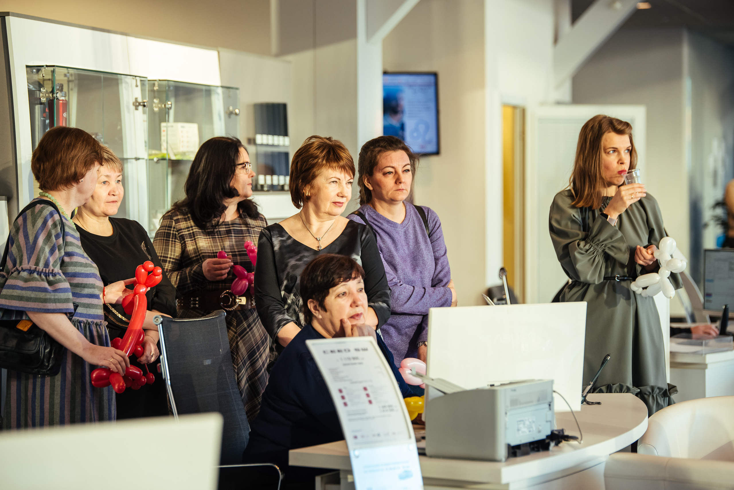 Фотосъемка репортажа с празднования 8 марта в KIA-центре, Челябинск. Свадебный и просто хороший фотограф в Челябинске