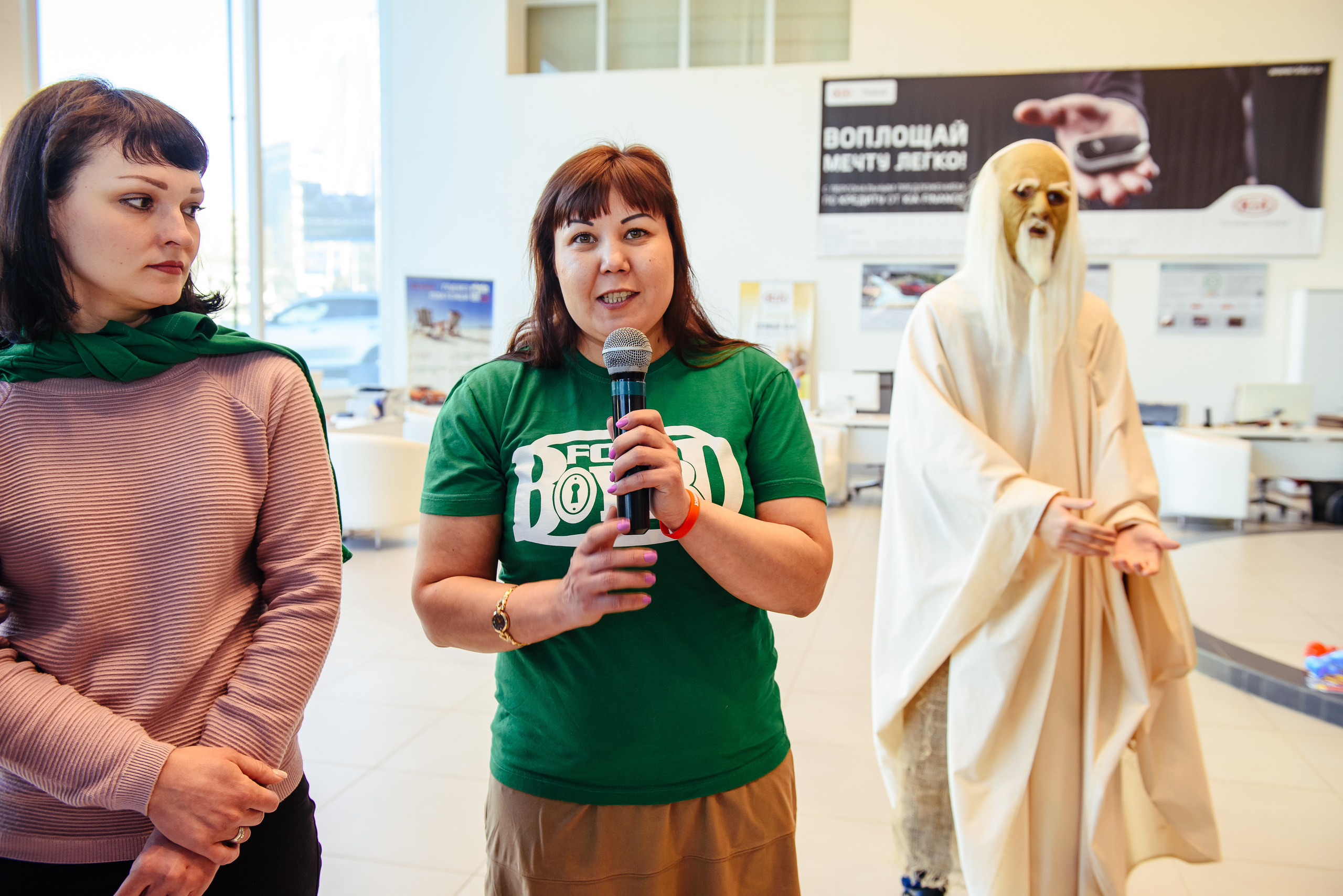 Фотосъемка репортажа с празднования 8 марта в KIA-центре, Челябинск. Свадебный и просто хороший фотограф в Челябинске