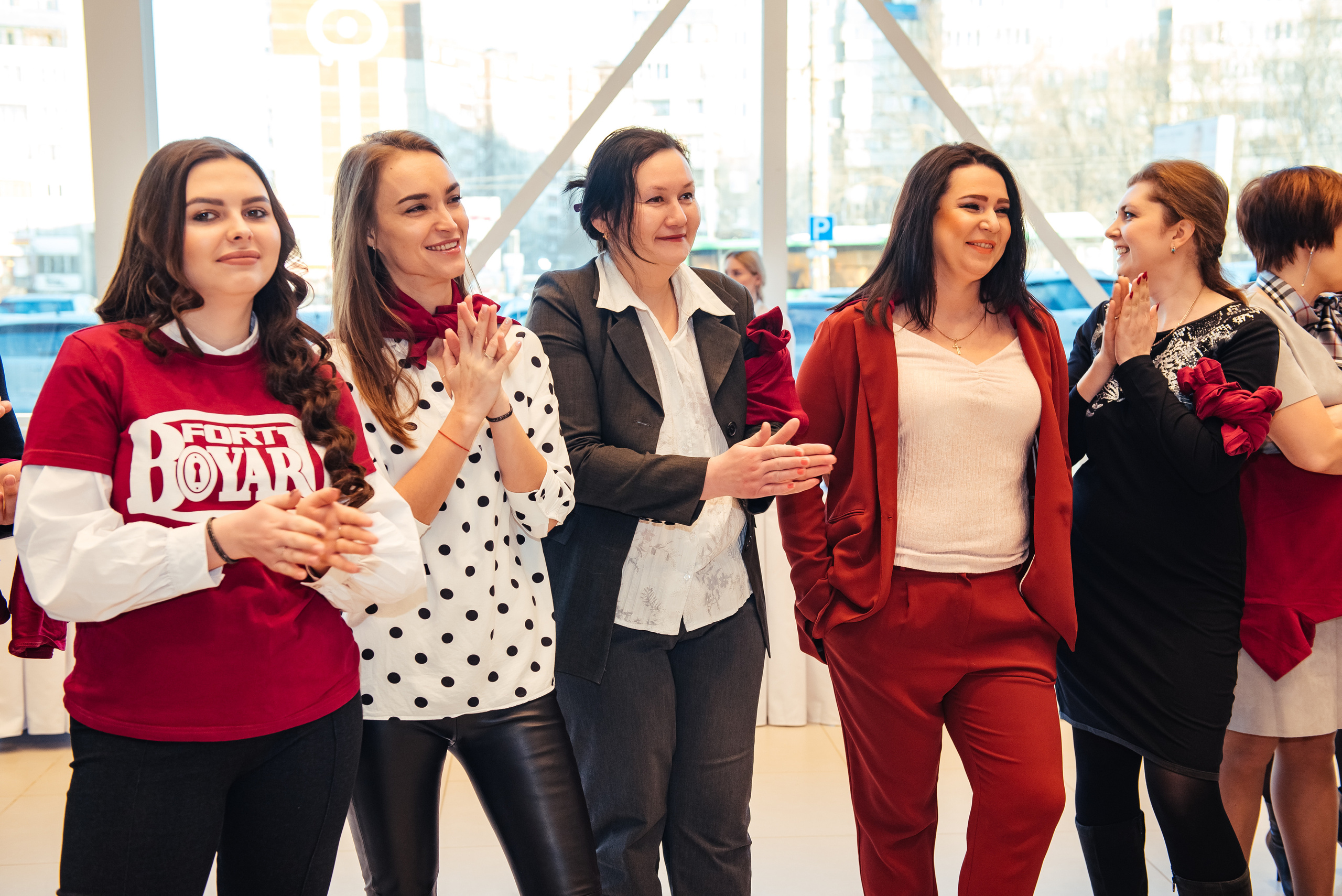 Фотосъемка репортажа с празднования 8 марта в KIA-центре, Челябинск. Свадебный и просто хороший фотограф в Челябинске