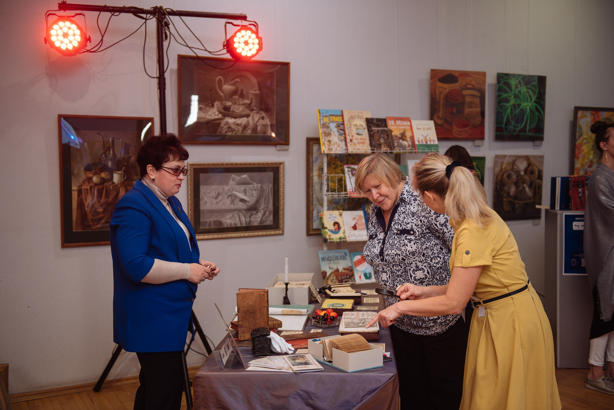 Южноуральская книжная выставка-ярмарка в Союзе Художников, Челябинск. Свадебный и просто хороший фотограф в Челябинске