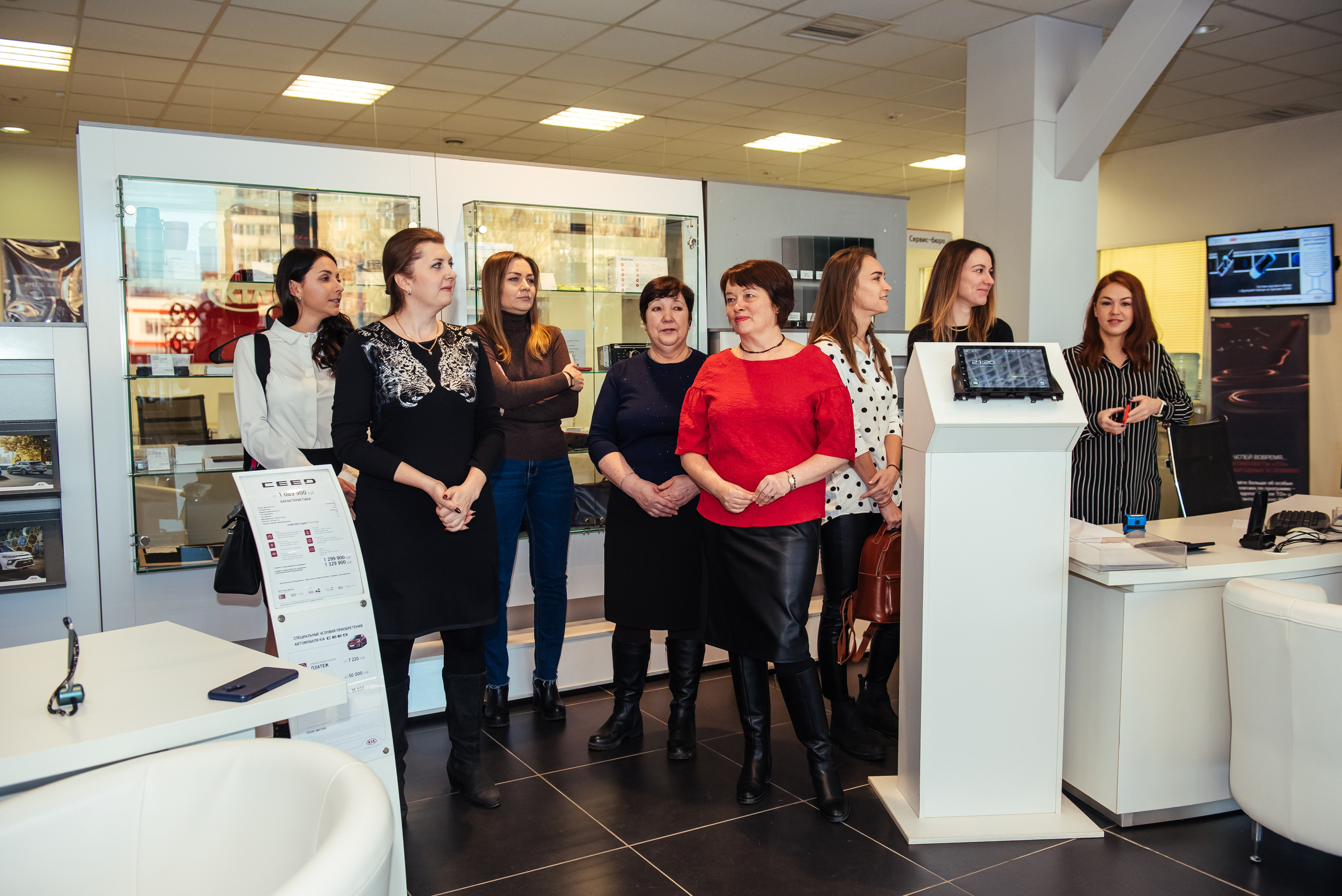 Фотосъемка репортажа с празднования 8 марта в KIA-центре, Челябинск. Свадебный и просто хороший фотограф в Челябинске