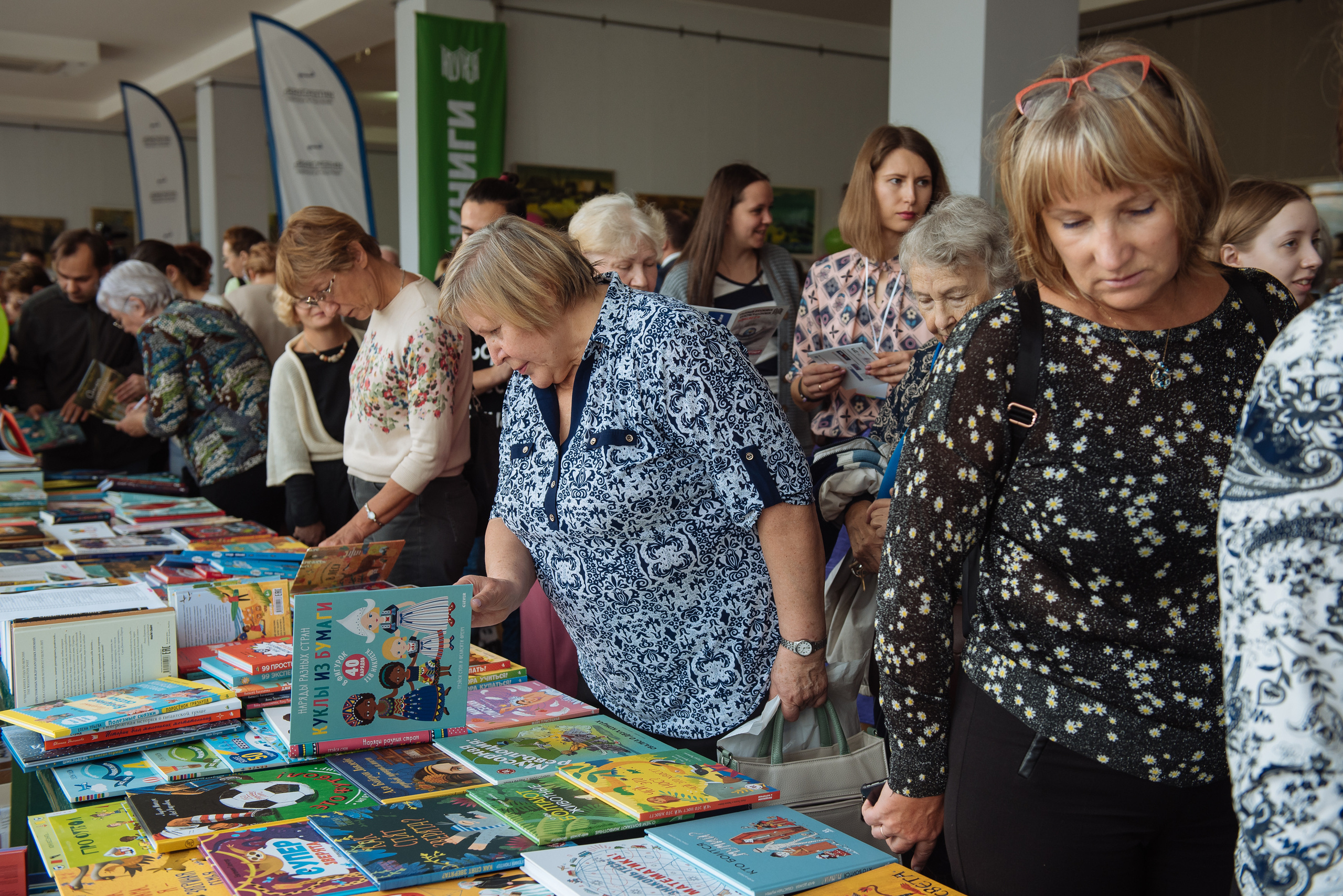 Южноуральская книжная выставка-ярмарка в Союзе Художников, Челябинск. Свадебный и просто хороший фотограф в Челябинске
