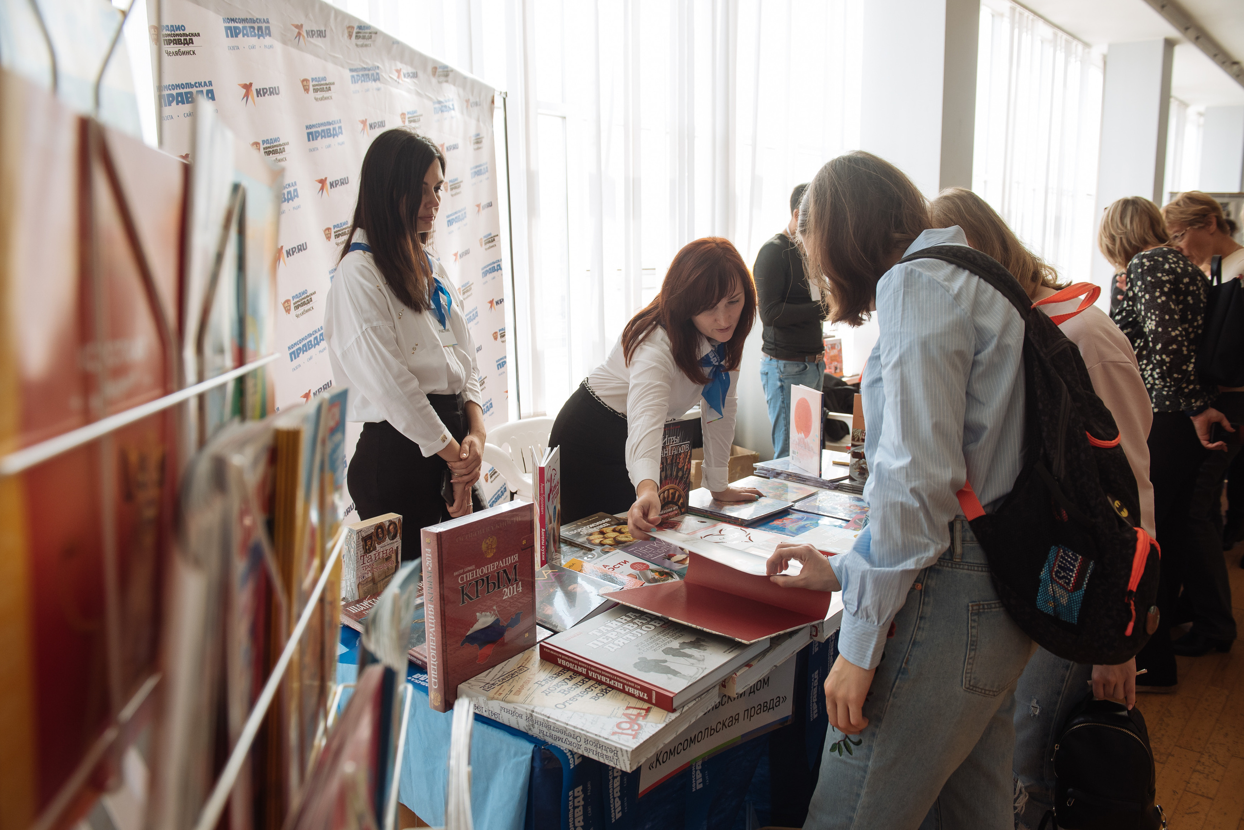 Южноуральская книжная выставка-ярмарка в Союзе Художников, Челябинск. Свадебный и просто хороший фотограф в Челябинске