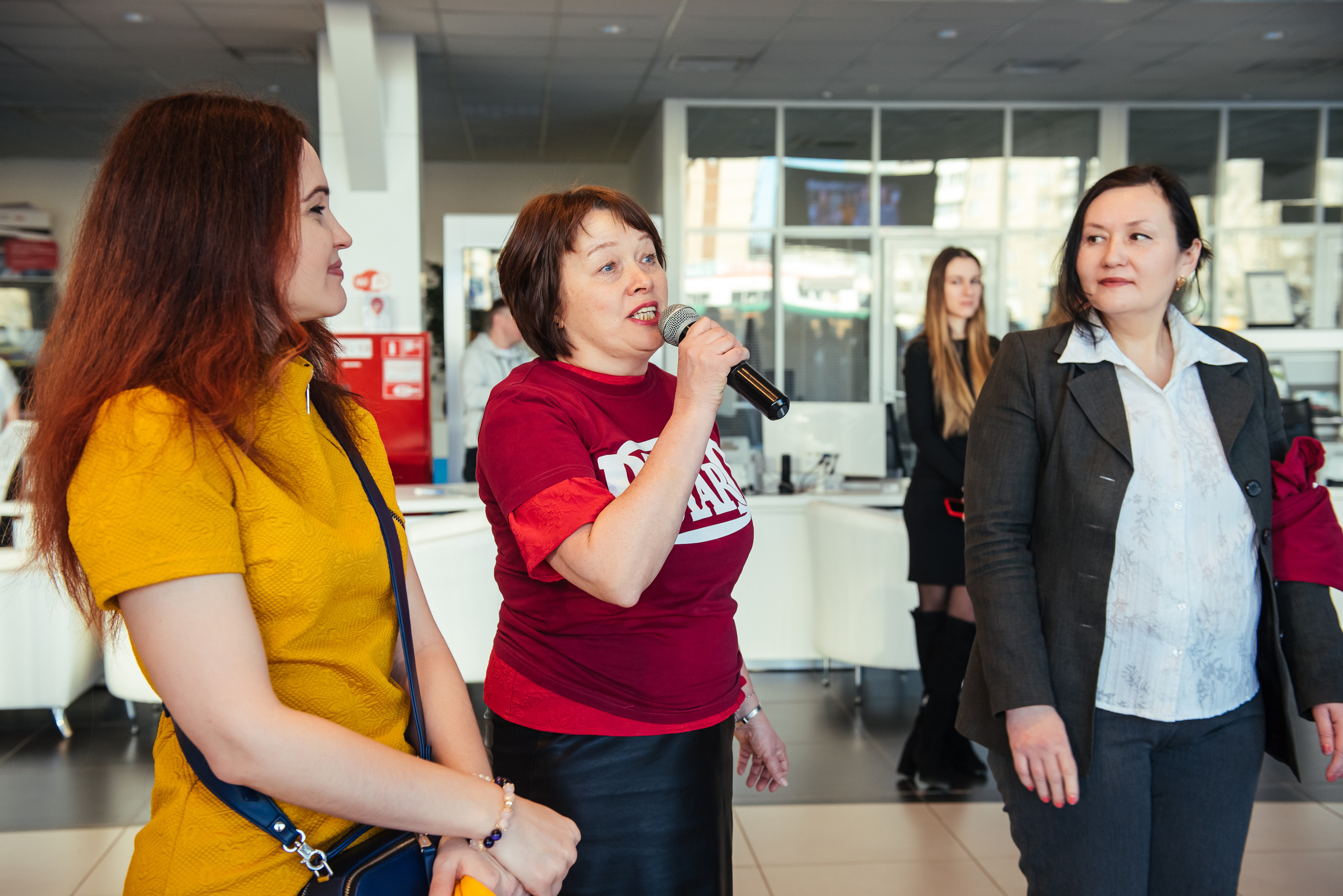 Фотосъемка репортажа с празднования 8 марта в KIA-центре, Челябинск. Свадебный и просто хороший фотограф в Челябинске