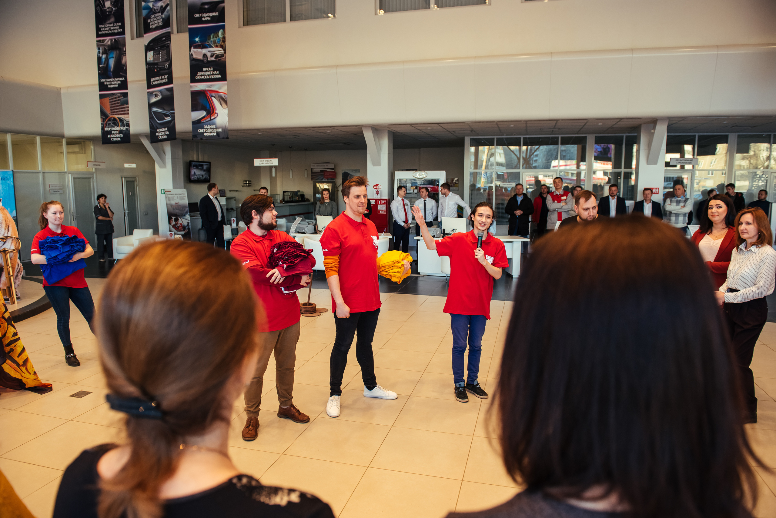 Фотосъемка репортажа с празднования 8 марта в KIA-центре, Челябинск. Свадебный и просто хороший фотограф в Челябинске