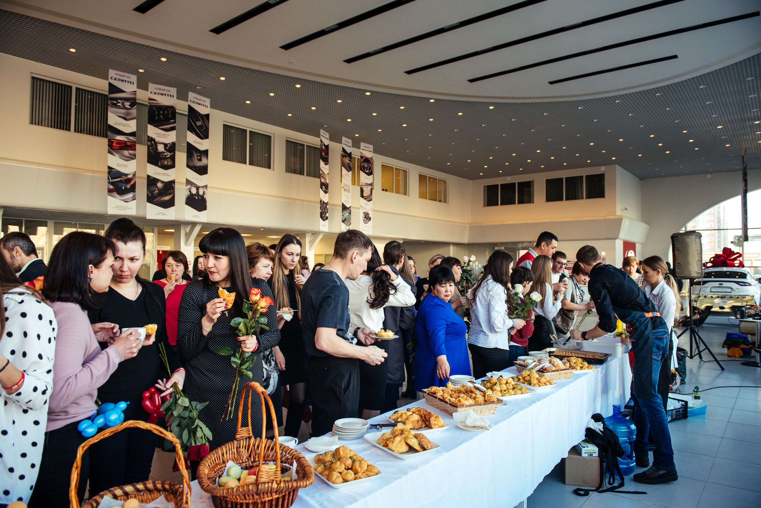 Фотосъемка репортажа с празднования 8 марта в KIA-центре, Челябинск. Свадебный и просто хороший фотограф в Челябинске