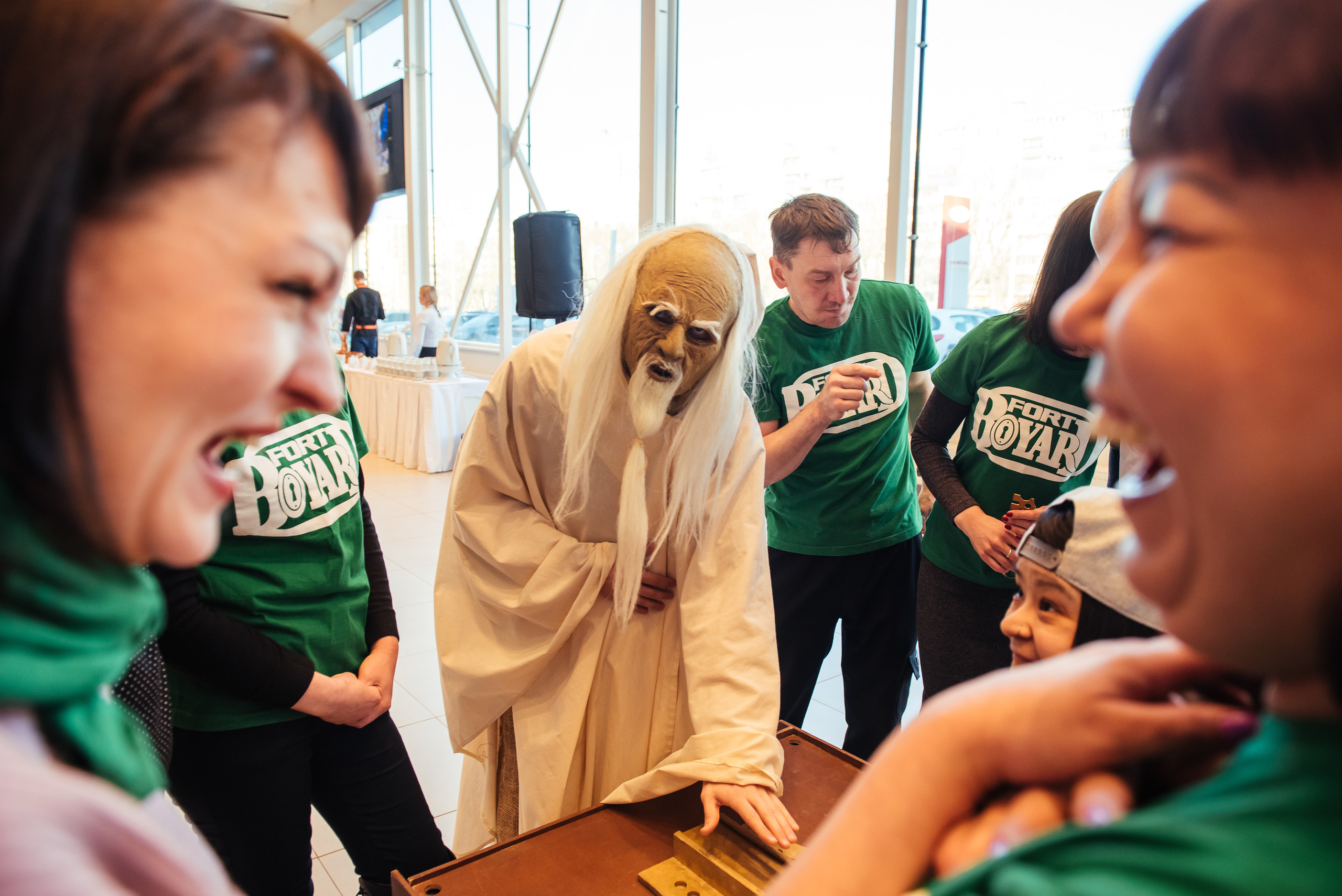 Фотосъемка репортажа с празднования 8 марта в KIA-центре, Челябинск. Свадебный и просто хороший фотограф в Челябинске