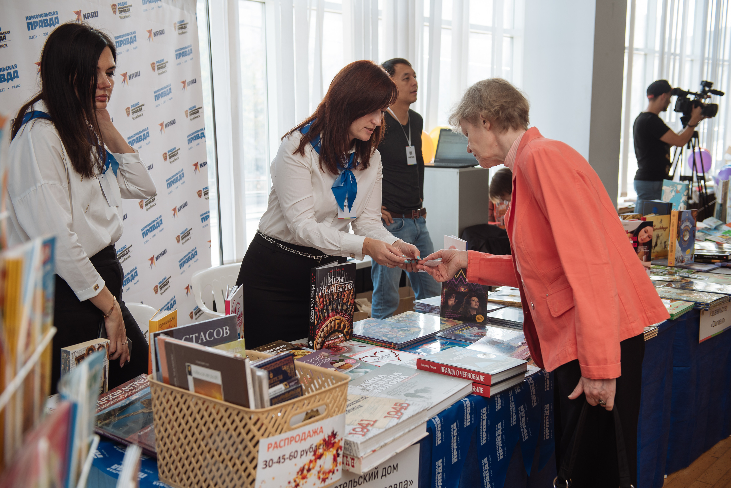 Южноуральская книжная выставка-ярмарка в Союзе Художников, Челябинск. Свадебный и просто хороший фотограф в Челябинске