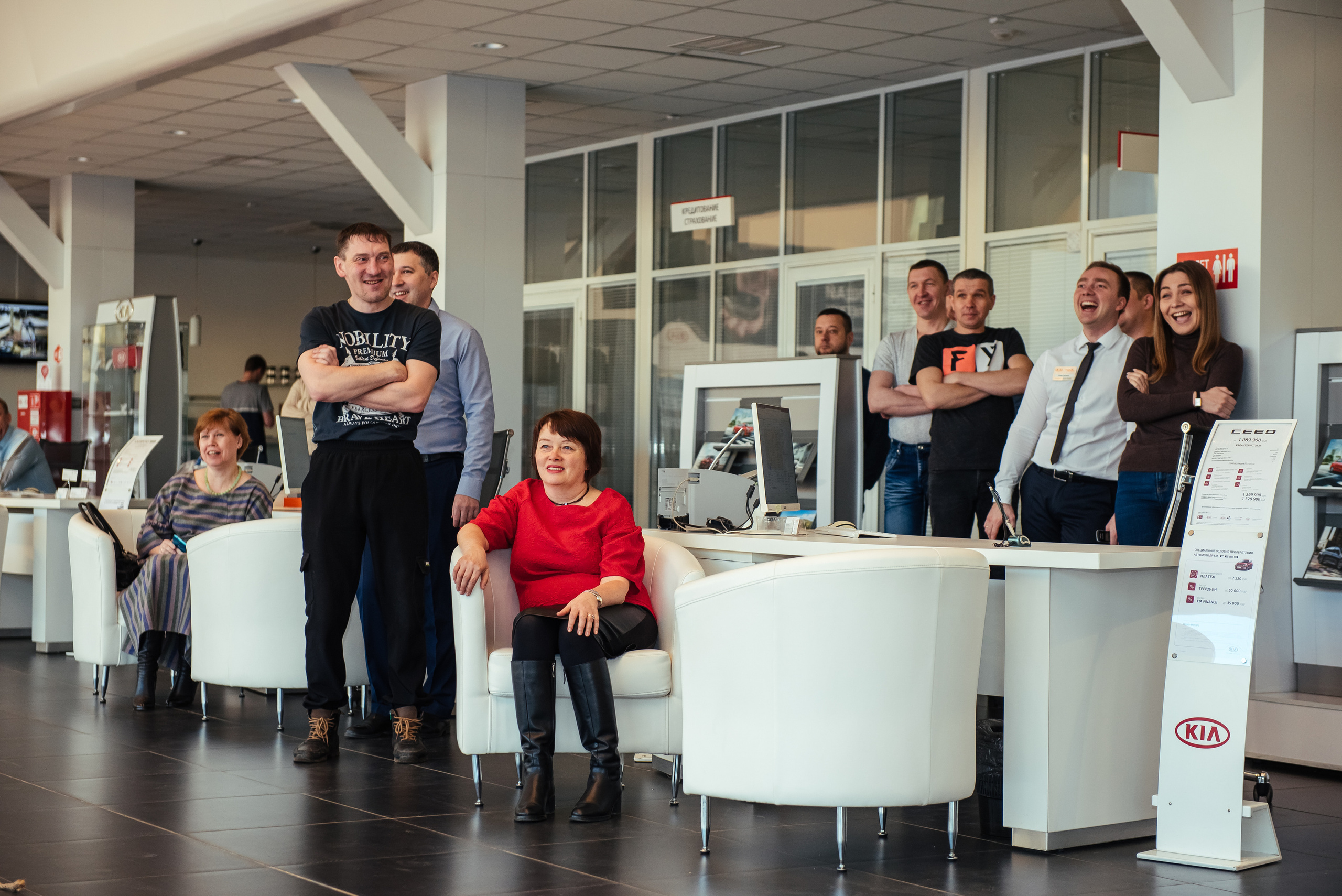 Фотосъемка репортажа с празднования 8 марта в KIA-центре, Челябинск. Свадебный и просто хороший фотограф в Челябинске