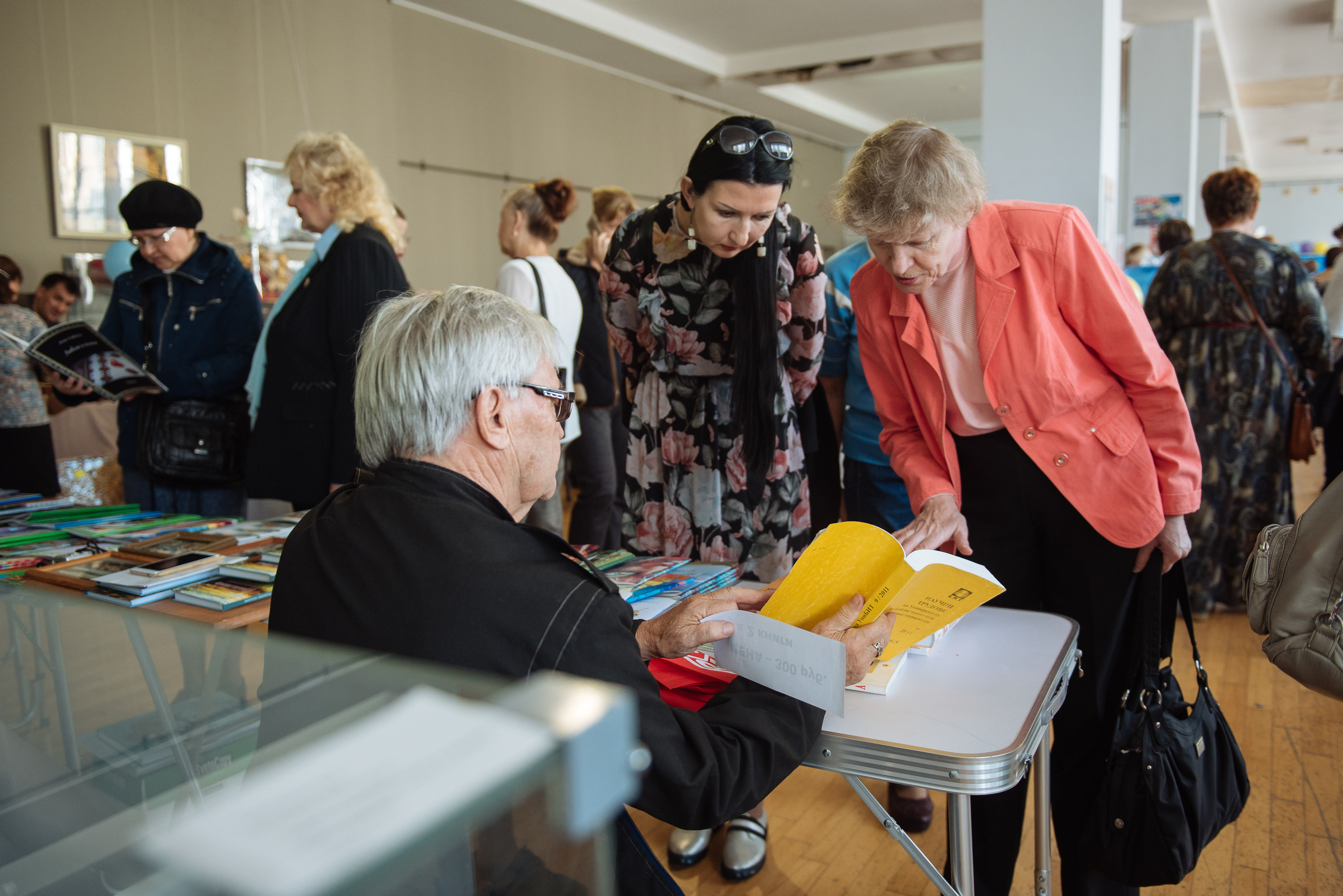 Южноуральская книжная выставка-ярмарка в Союзе Художников, Челябинск. Свадебный и просто хороший фотограф в Челябинске