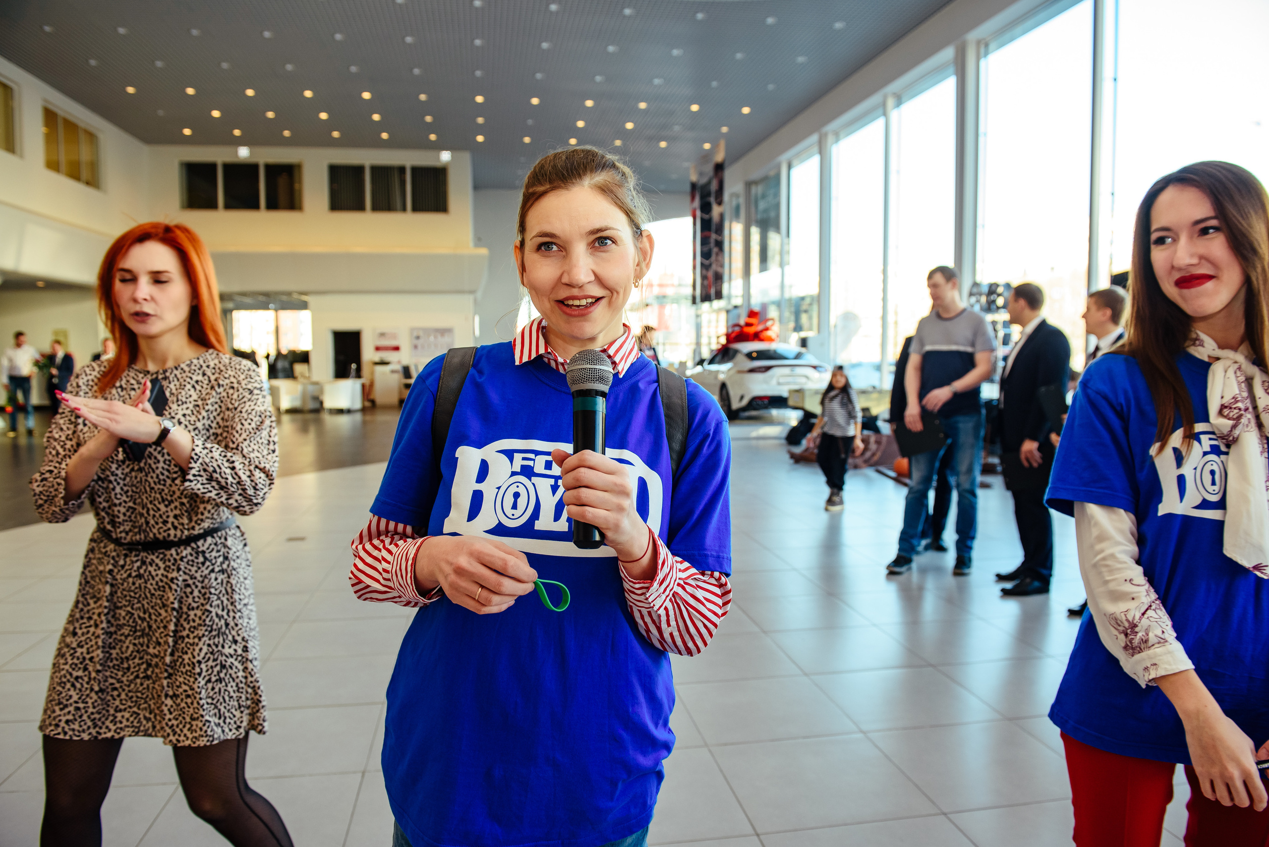 Фотосъемка репортажа с празднования 8 марта в KIA-центре, Челябинск. Свадебный и просто хороший фотограф в Челябинске