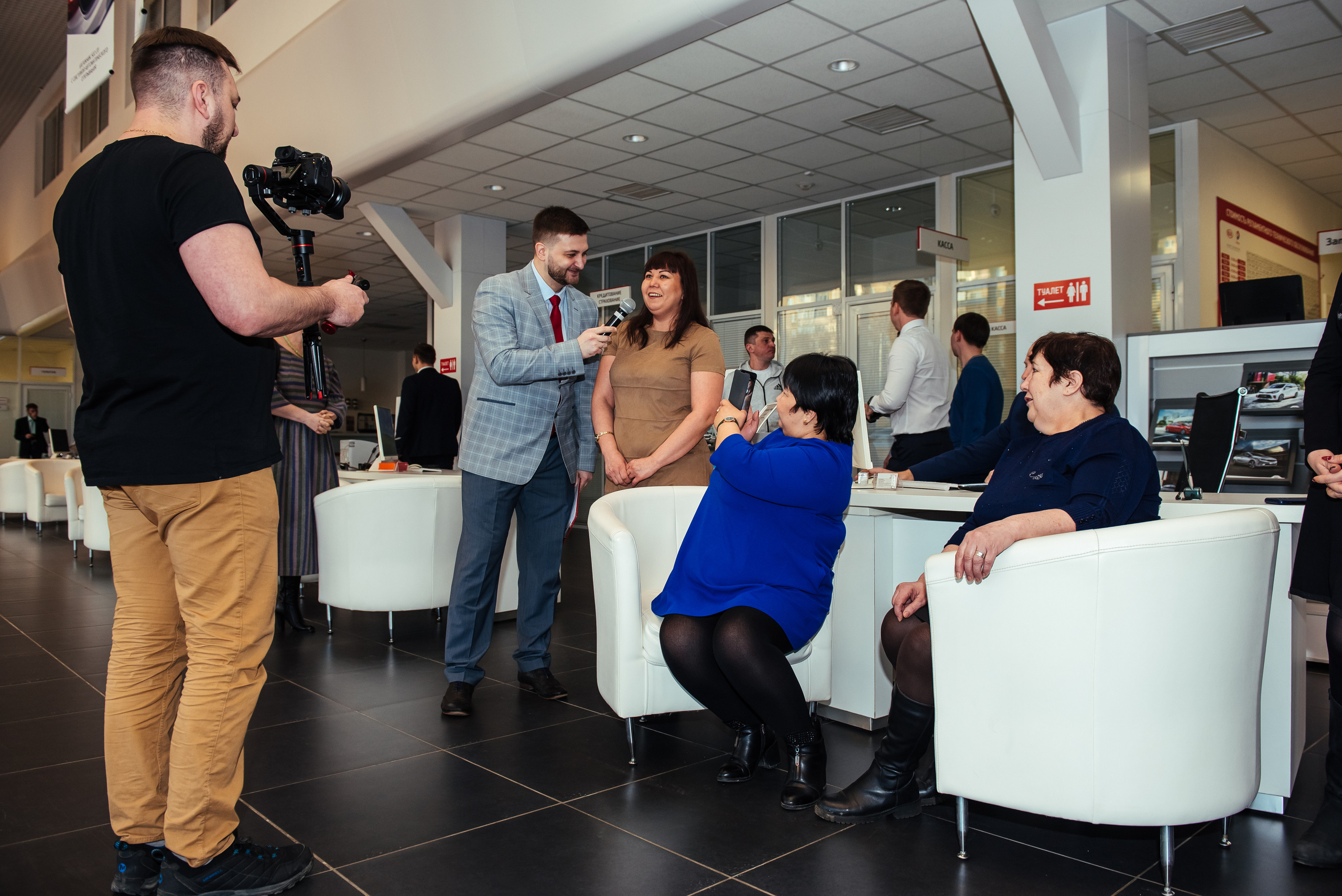 Фотосъемка репортажа с празднования 8 марта в KIA-центре, Челябинск. Свадебный и просто хороший фотограф в Челябинске