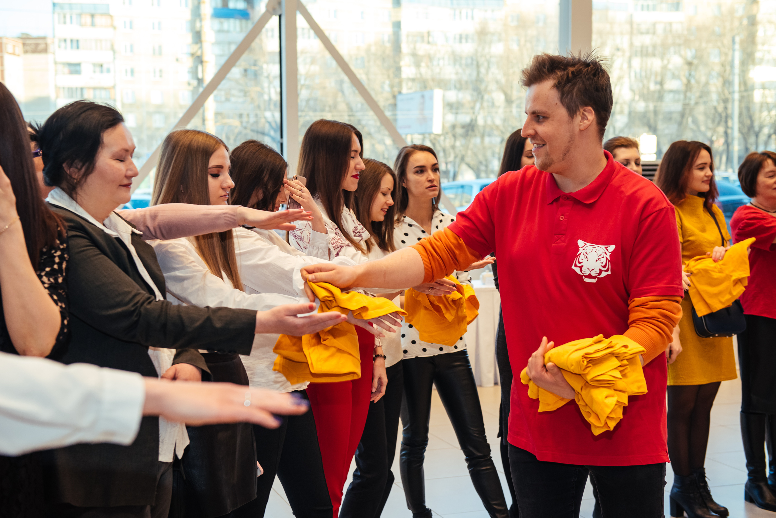 Фотосъемка репортажа с празднования 8 марта в KIA-центре, Челябинск. Свадебный и просто хороший фотограф в Челябинске