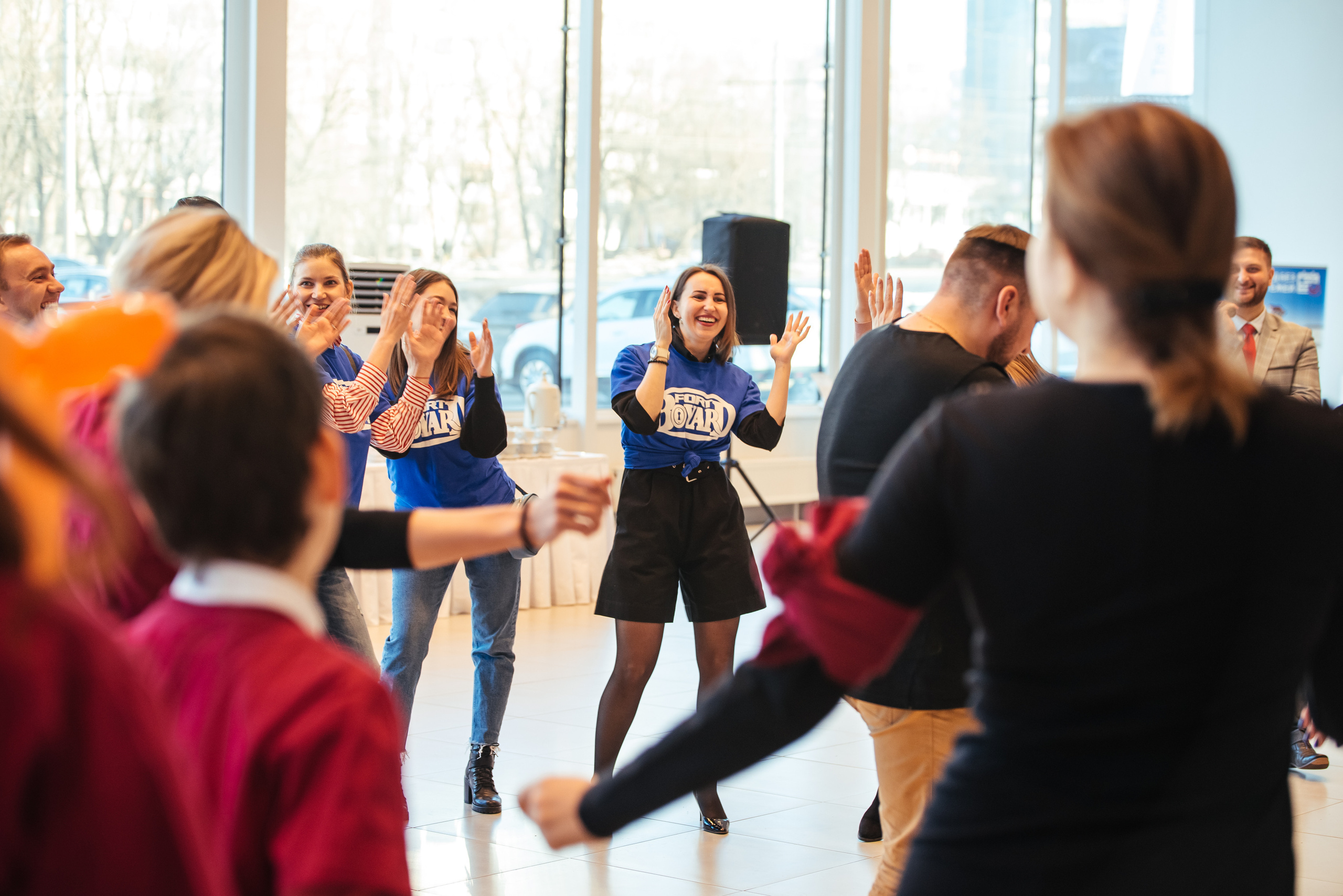 Фотосъемка репортажа с празднования 8 марта в KIA-центре, Челябинск. Свадебный и просто хороший фотограф в Челябинске