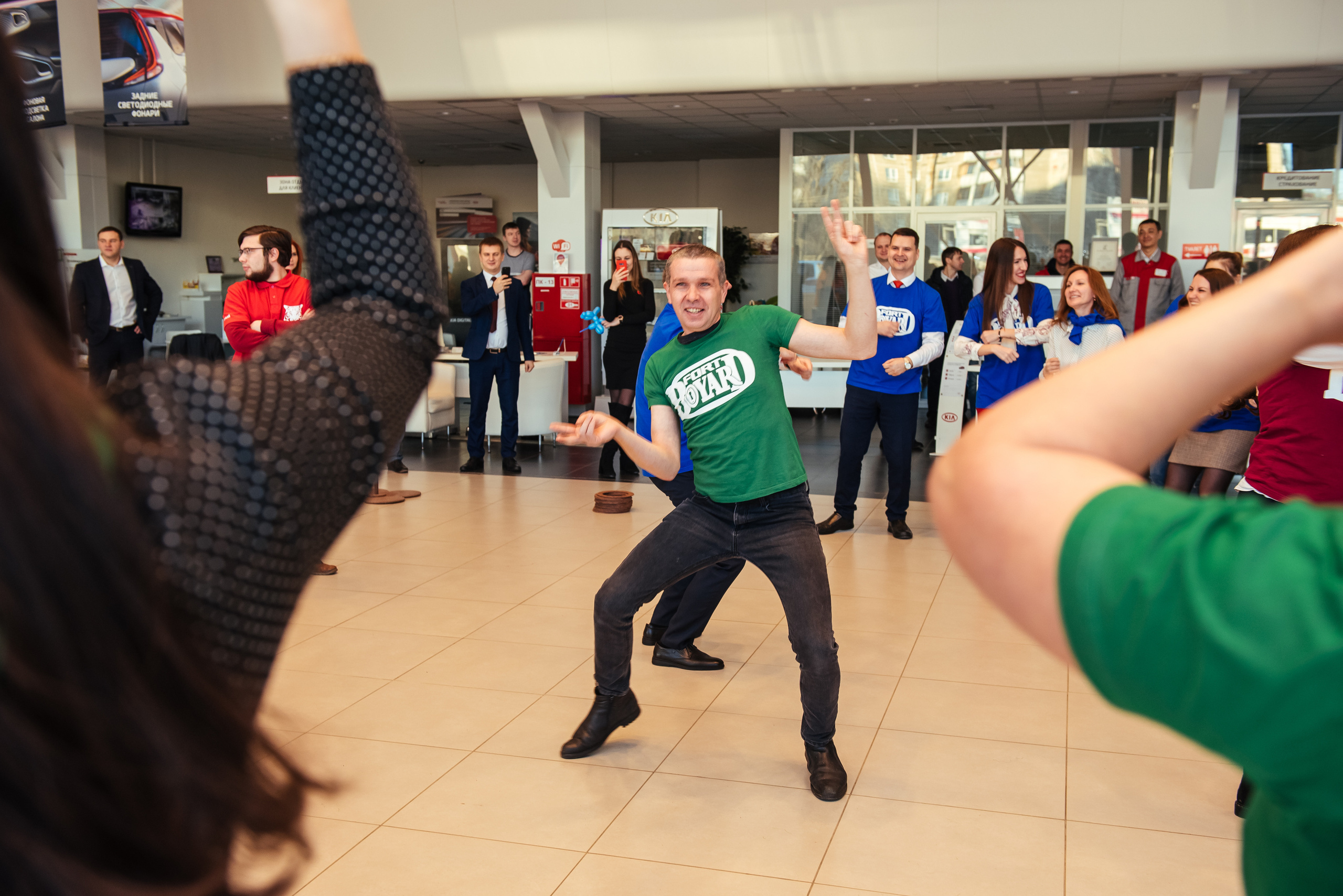 Фотосъемка репортажа с празднования 8 марта в KIA-центре, Челябинск. Свадебный и просто хороший фотограф в Челябинске