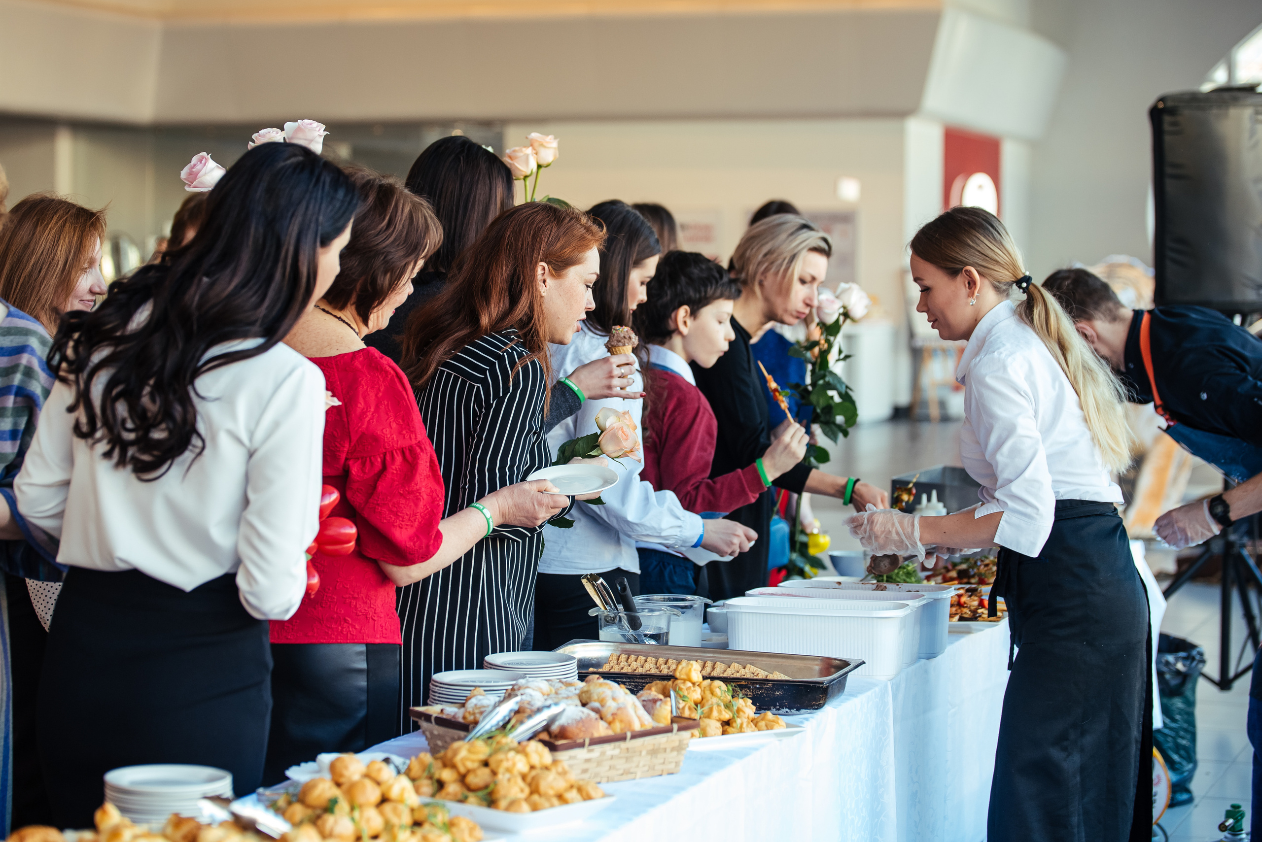 Фотосъемка репортажа с празднования 8 марта в KIA-центре, Челябинск. Свадебный и просто хороший фотограф в Челябинске