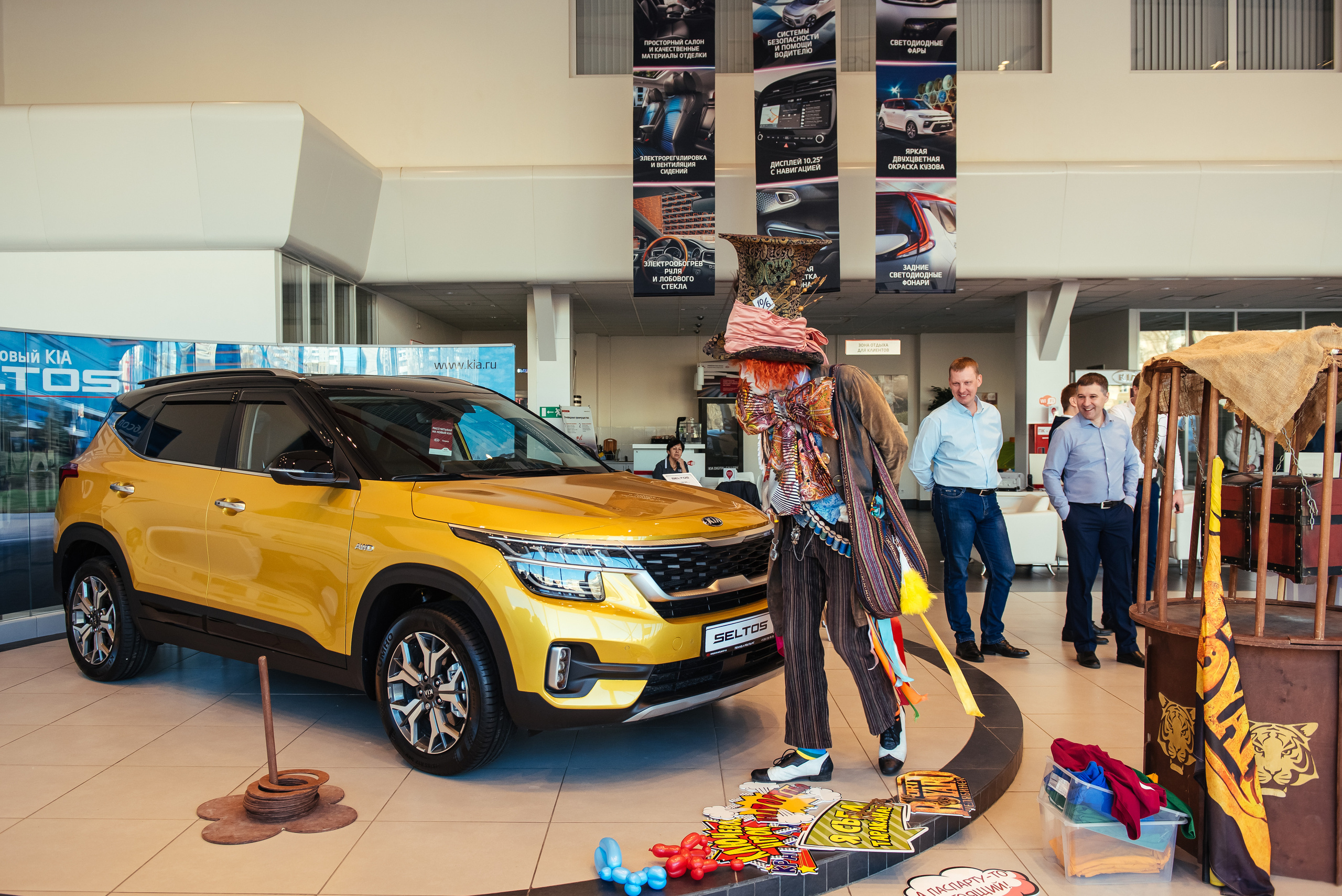 Фотосъемка репортажа с празднования 8 марта в KIA-центре, Челябинск. Свадебный и просто хороший фотограф в Челябинске