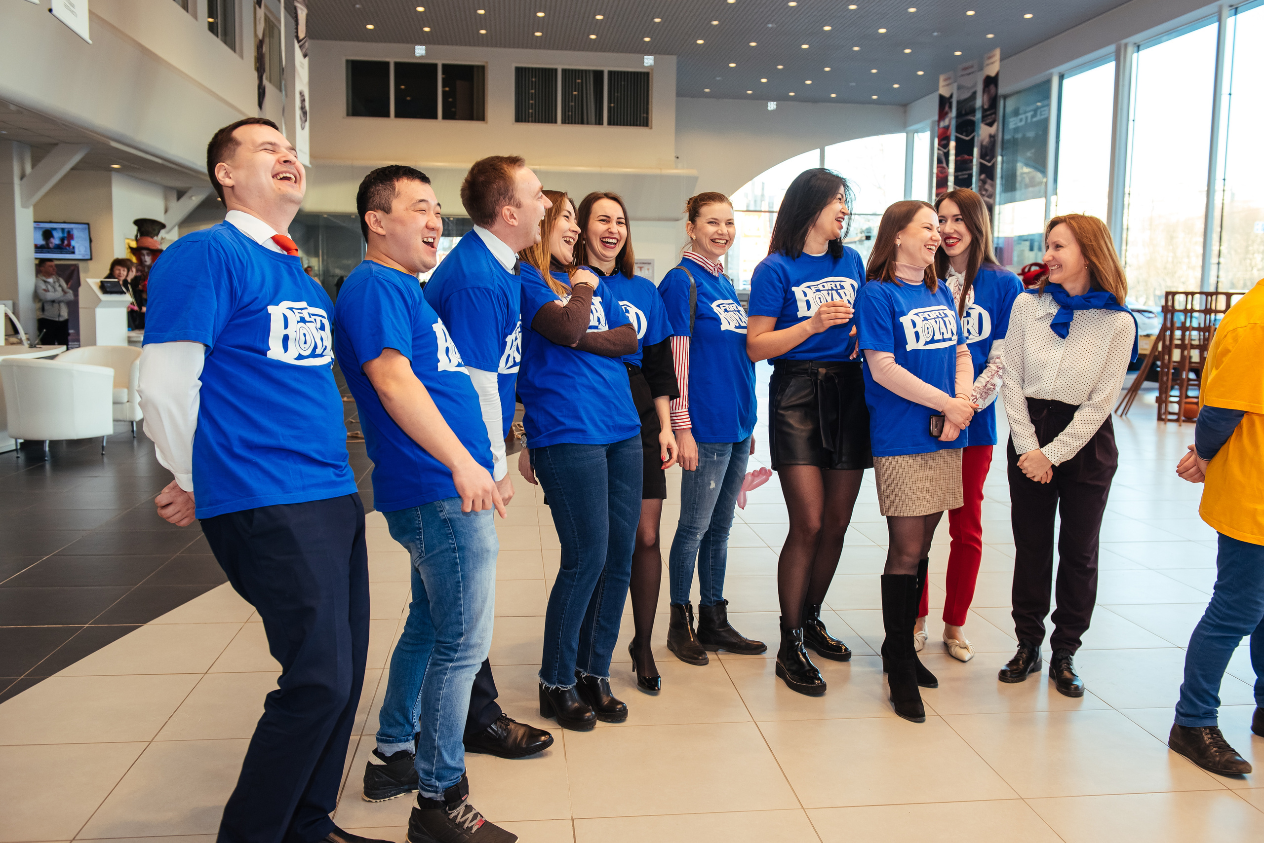 Фотосъемка репортажа с празднования 8 марта в KIA-центре, Челябинск. Свадебный и просто хороший фотограф в Челябинске