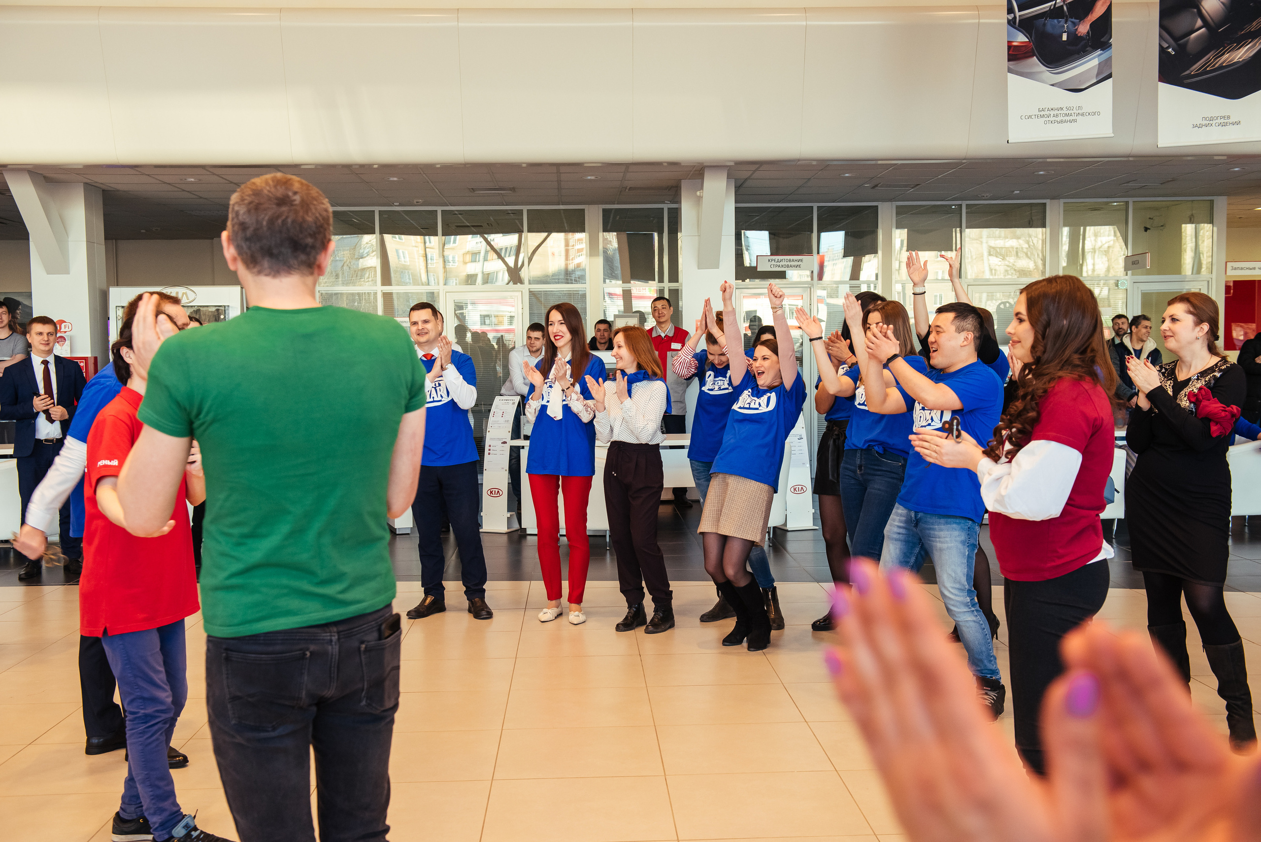 Фотосъемка репортажа с празднования 8 марта в KIA-центре, Челябинск. Свадебный и просто хороший фотограф в Челябинске