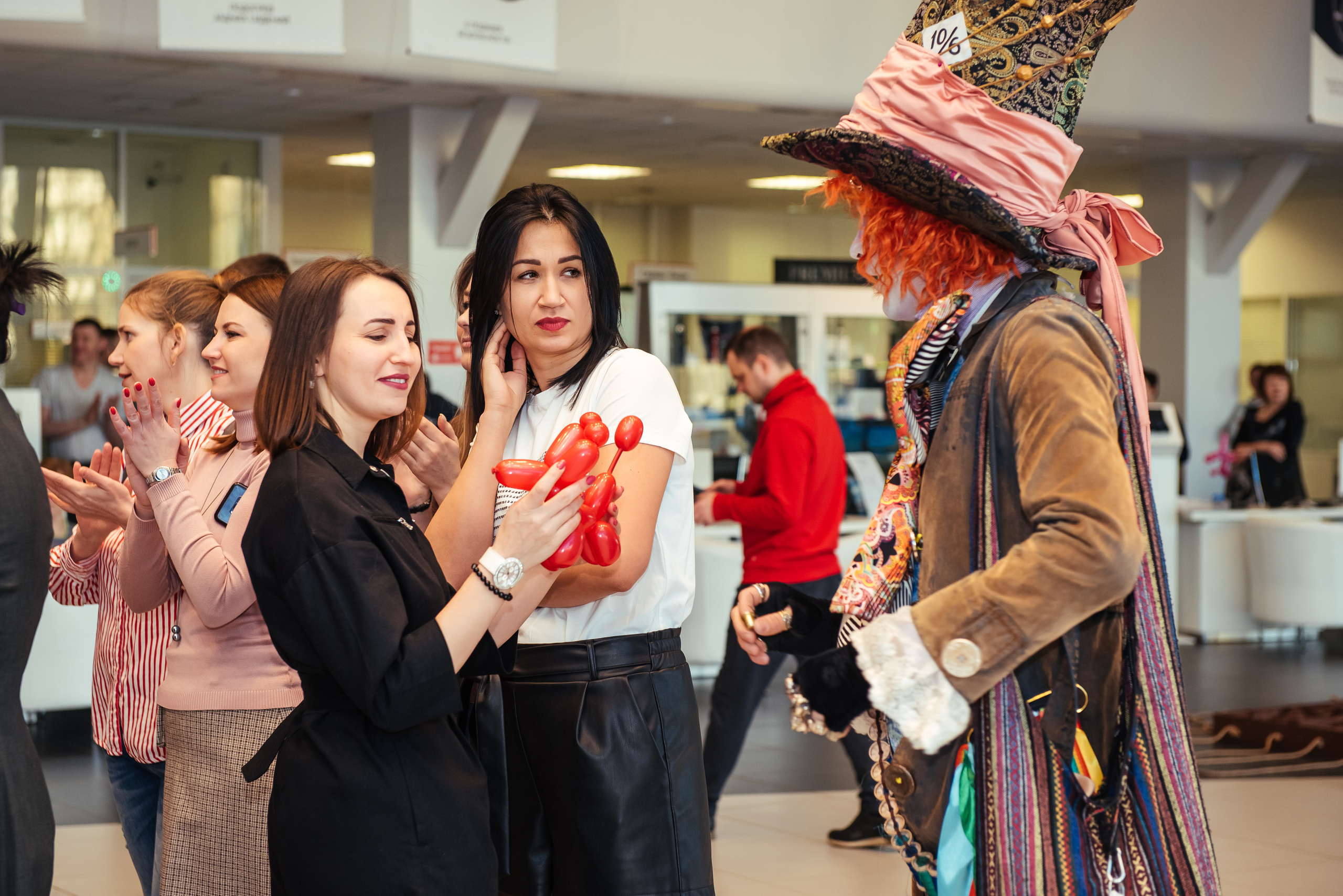 Фотосъемка репортажа с празднования 8 марта в KIA-центре, Челябинск. Свадебный и просто хороший фотограф в Челябинске