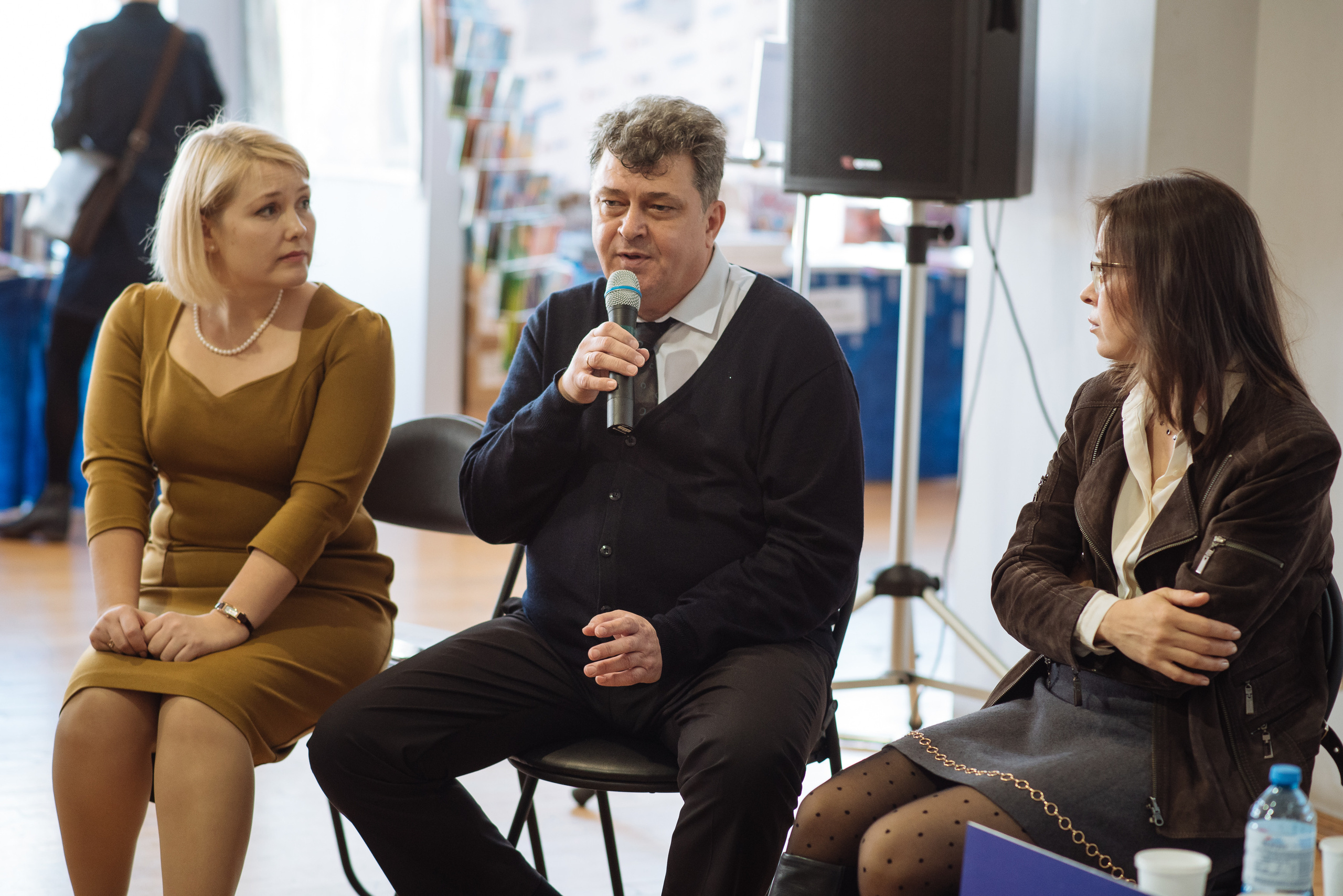 Южноуральская книжная выставка-ярмарка в Союзе Художников, Челябинск. Свадебный и просто хороший фотограф в Челябинске