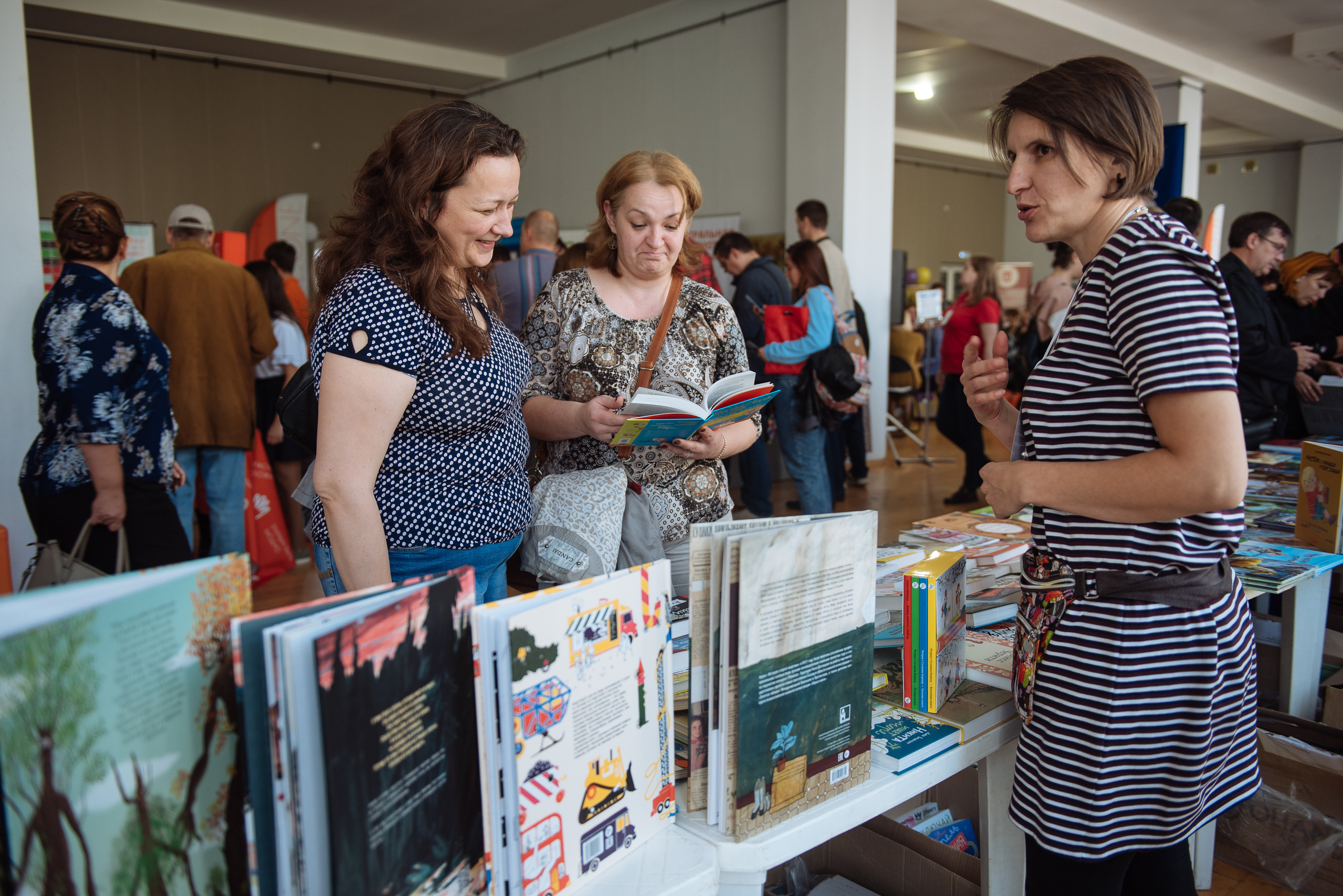 Южноуральская книжная выставка-ярмарка в Союзе Художников, Челябинск. Свадебный и просто хороший фотограф в Челябинске