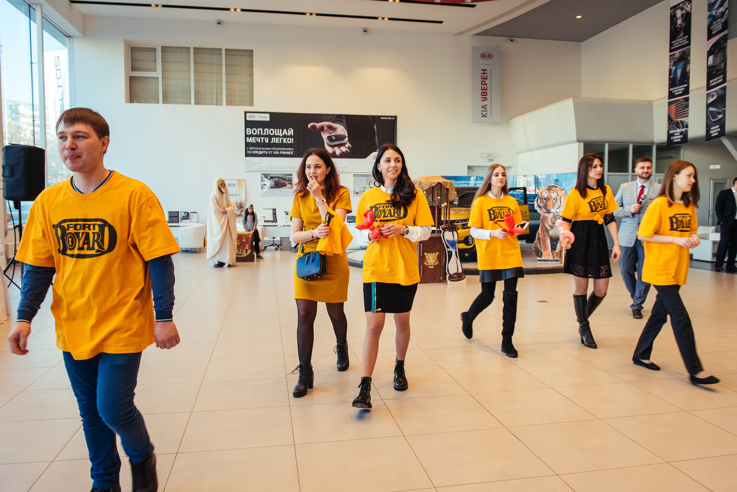 Фотосъемка репортажа с празднования 8 марта в KIA-центре, Челябинск. Свадебный и просто хороший фотограф в Челябинске