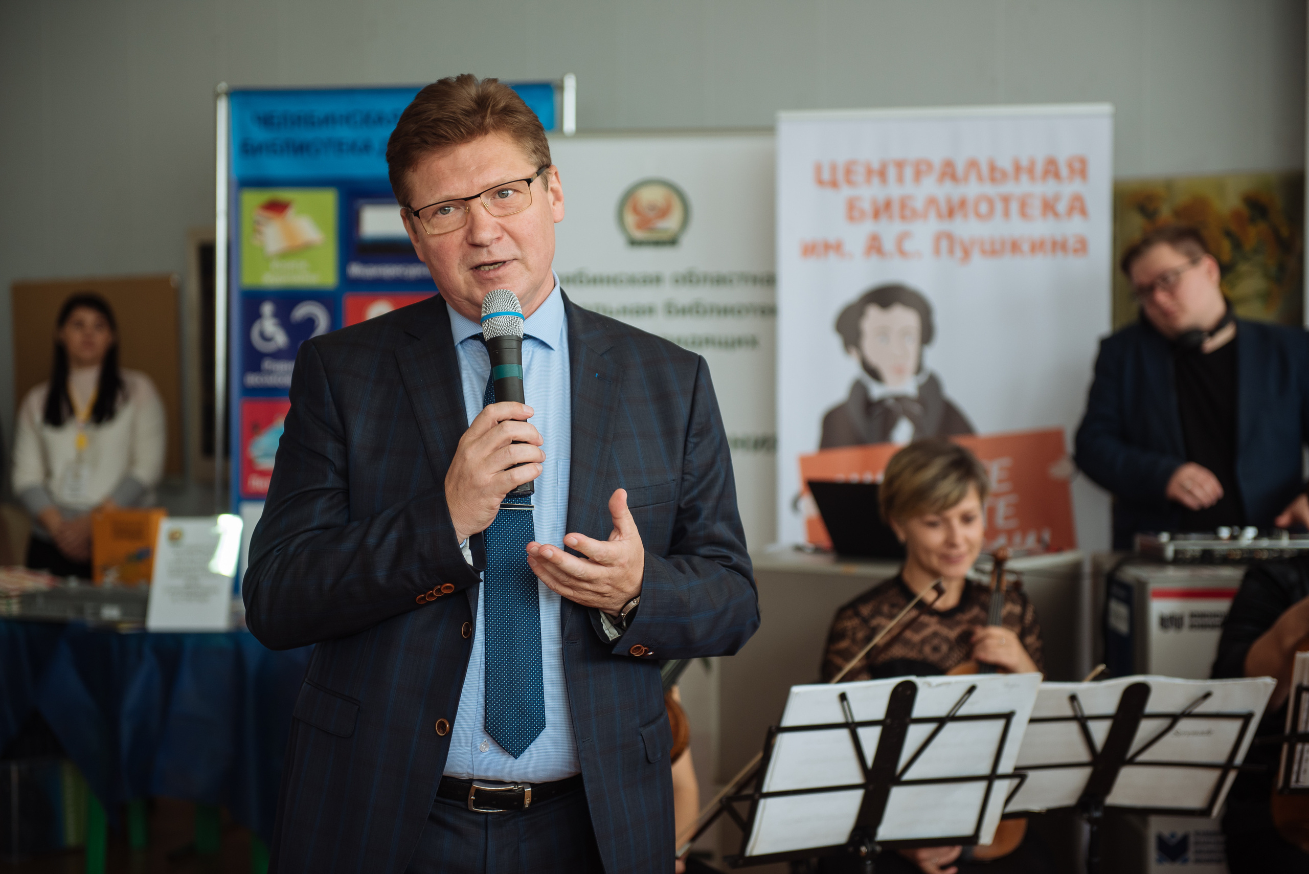 Южноуральская книжная выставка-ярмарка в Союзе Художников, Челябинск. Свадебный и просто хороший фотограф в Челябинске