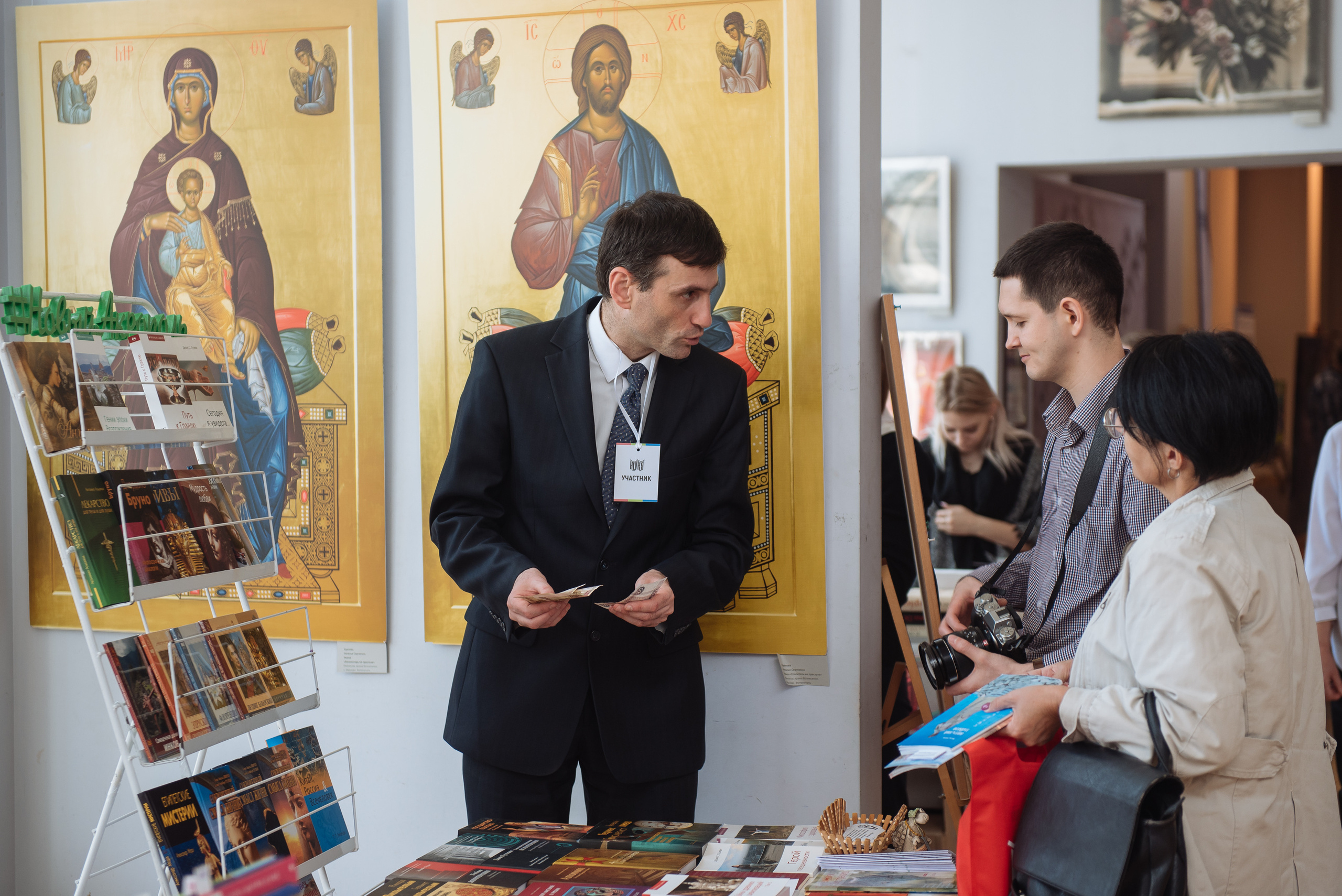 Южноуральская книжная выставка-ярмарка в Союзе Художников, Челябинск. Свадебный и просто хороший фотограф в Челябинске