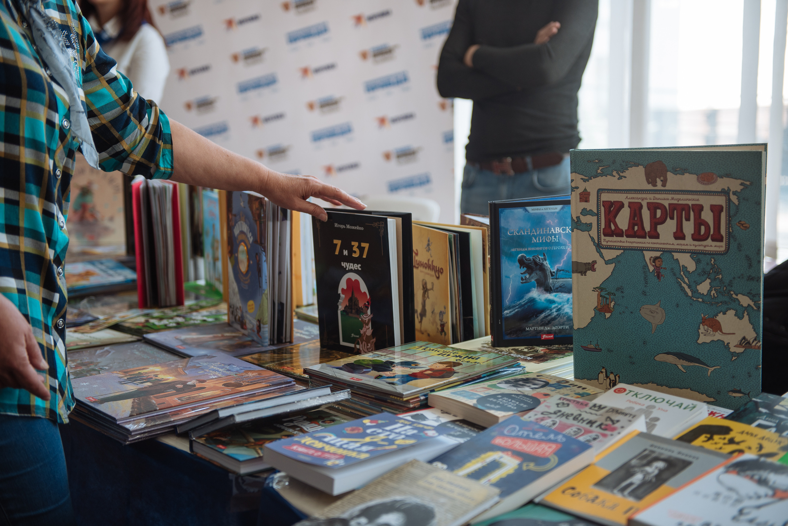 Южноуральская книжная выставка-ярмарка в Союзе Художников, Челябинск. Свадебный и просто хороший фотограф в Челябинске