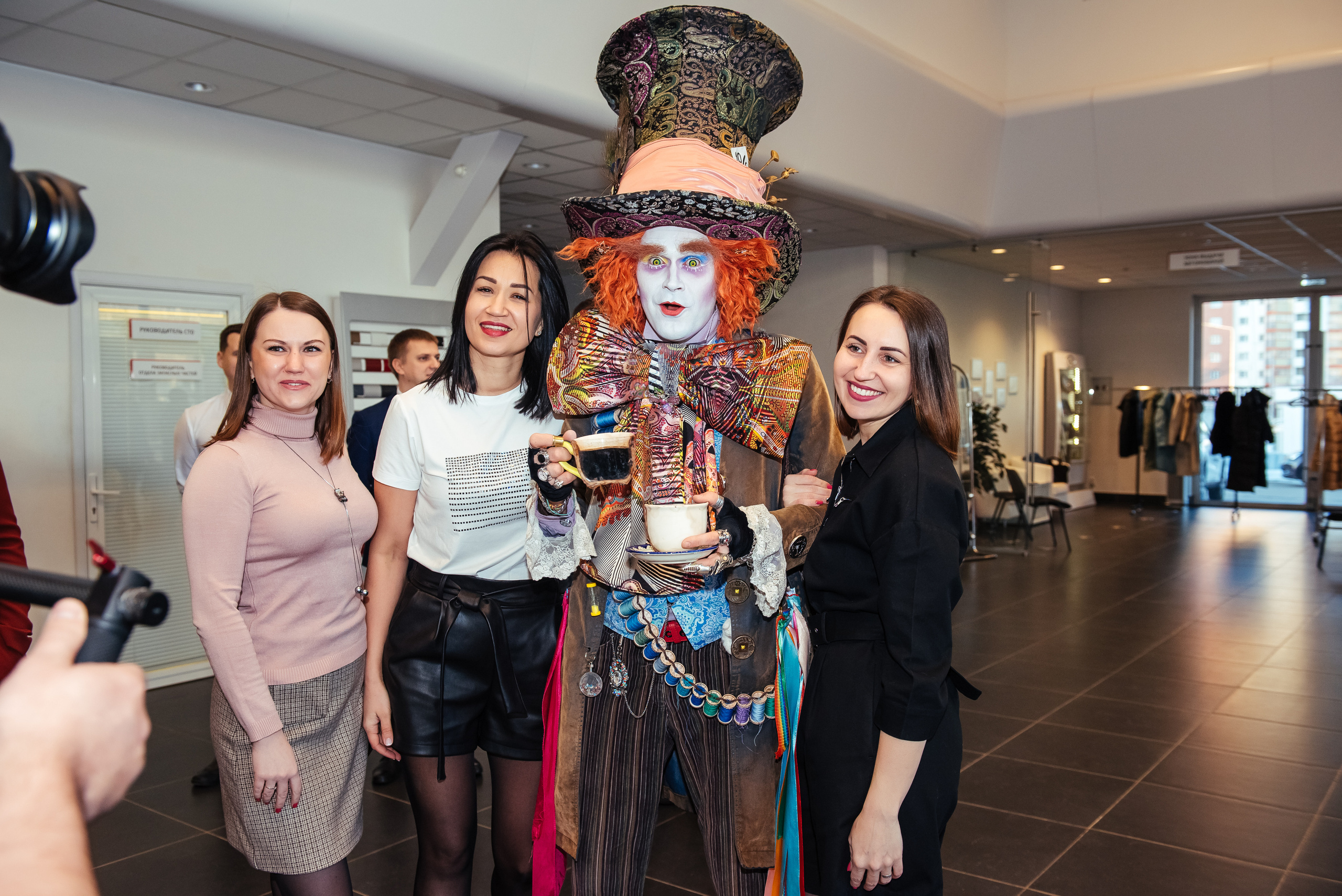 Фотосъемка репортажа с празднования 8 марта в KIA-центре, Челябинск. Свадебный и просто хороший фотограф в Челябинске